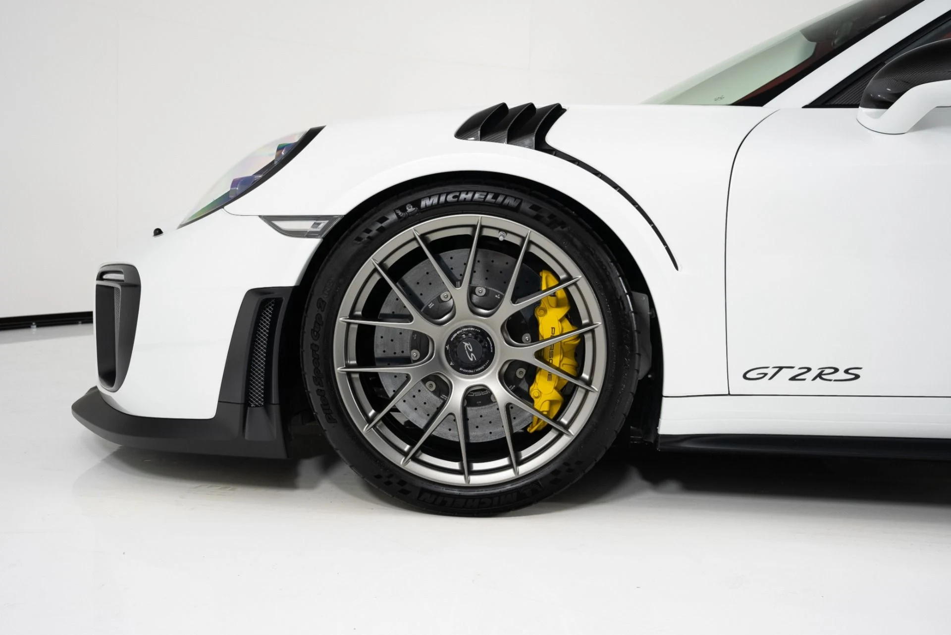 mph008_1199137537_Used_2018_Porsche_911_GT_2_RS_1755537999_97fc56e051
