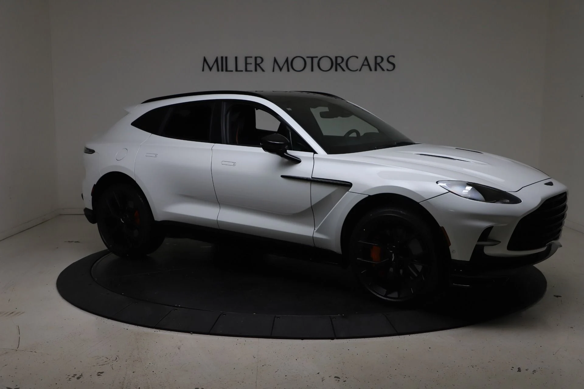 mph008_1200189463_New_2025_Aston_Martin_DBX_707_5a4bfcd973