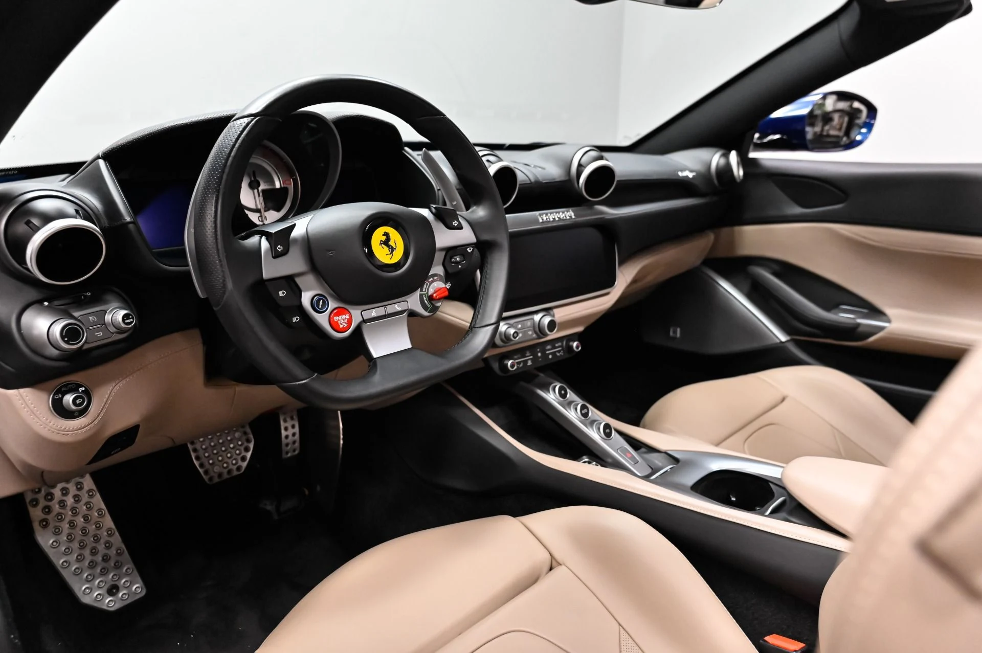 mph008_1200904549_Used_2019_Ferrari_Portofino_Base_1790278406_ac1c0725e0