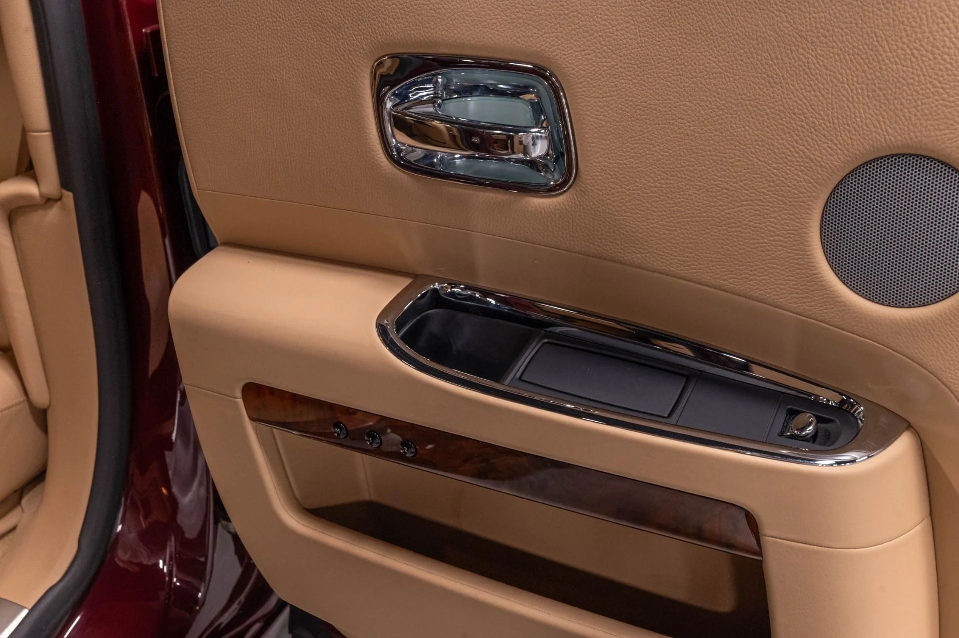 mph008_1205352468_Used_2011_Rolls_Royce_Ghost_1785190431_aed2481c21