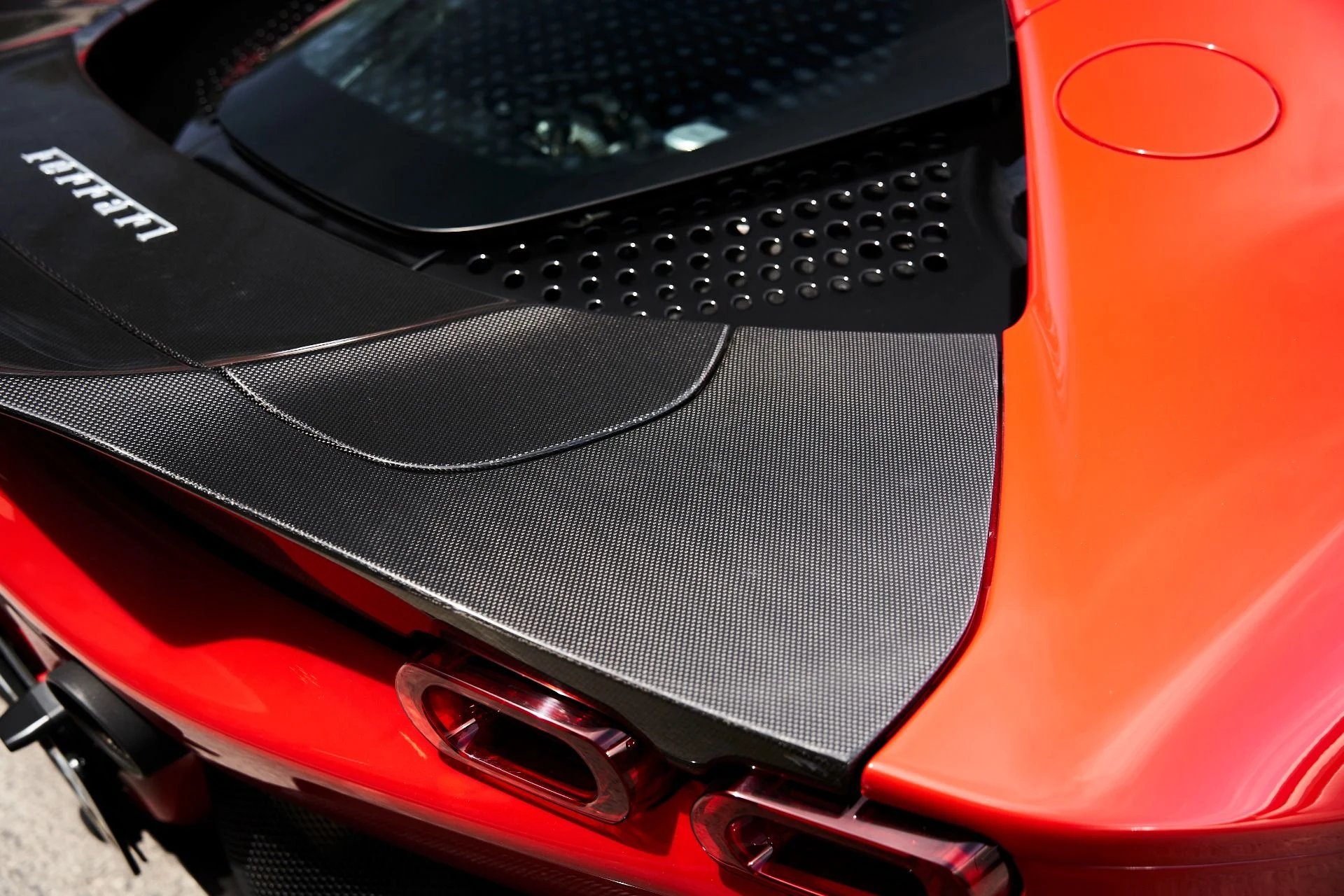 mph008_1205508276_Used_2021_Ferrari_SF_90_Stradale_Base_1690065586_e63abd6198