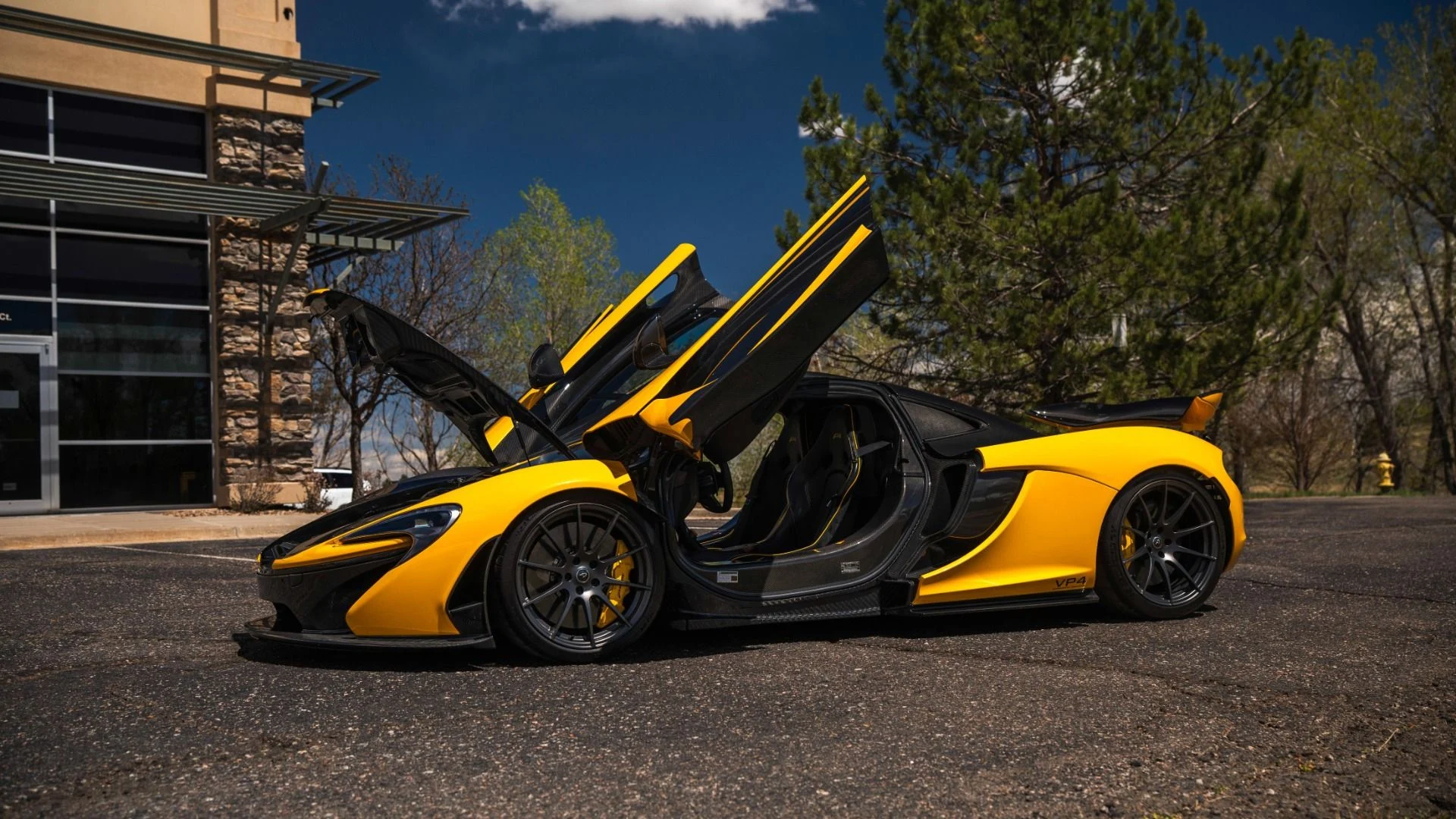 mph008_1206912015_Used_2013_Mc_Laren_P1_Coupe_1779235077_43b9fb5923