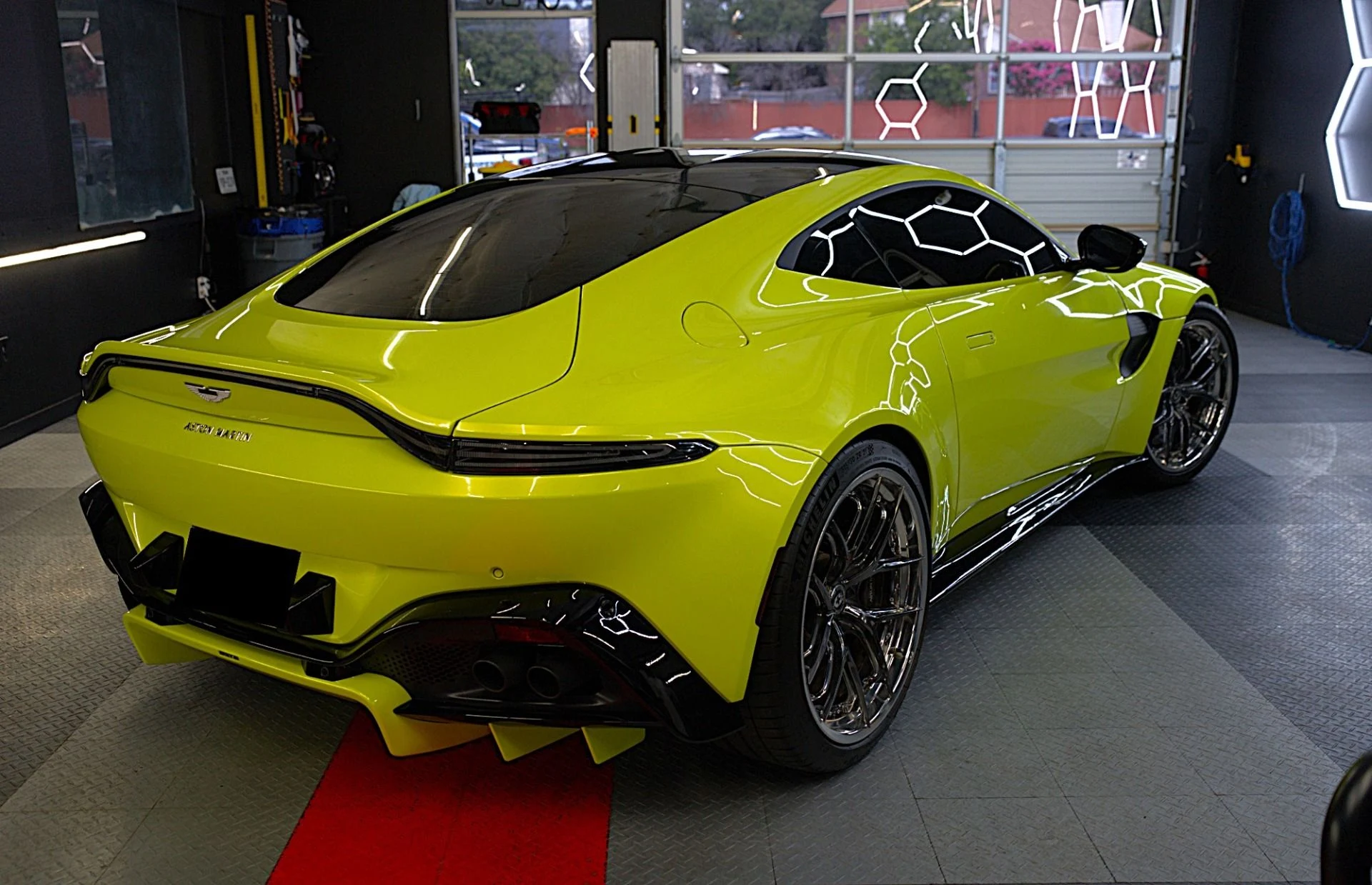 mph008_1223218296_Used_2020_Aston_Martin_Vantage_1752006326_91362bf2a4