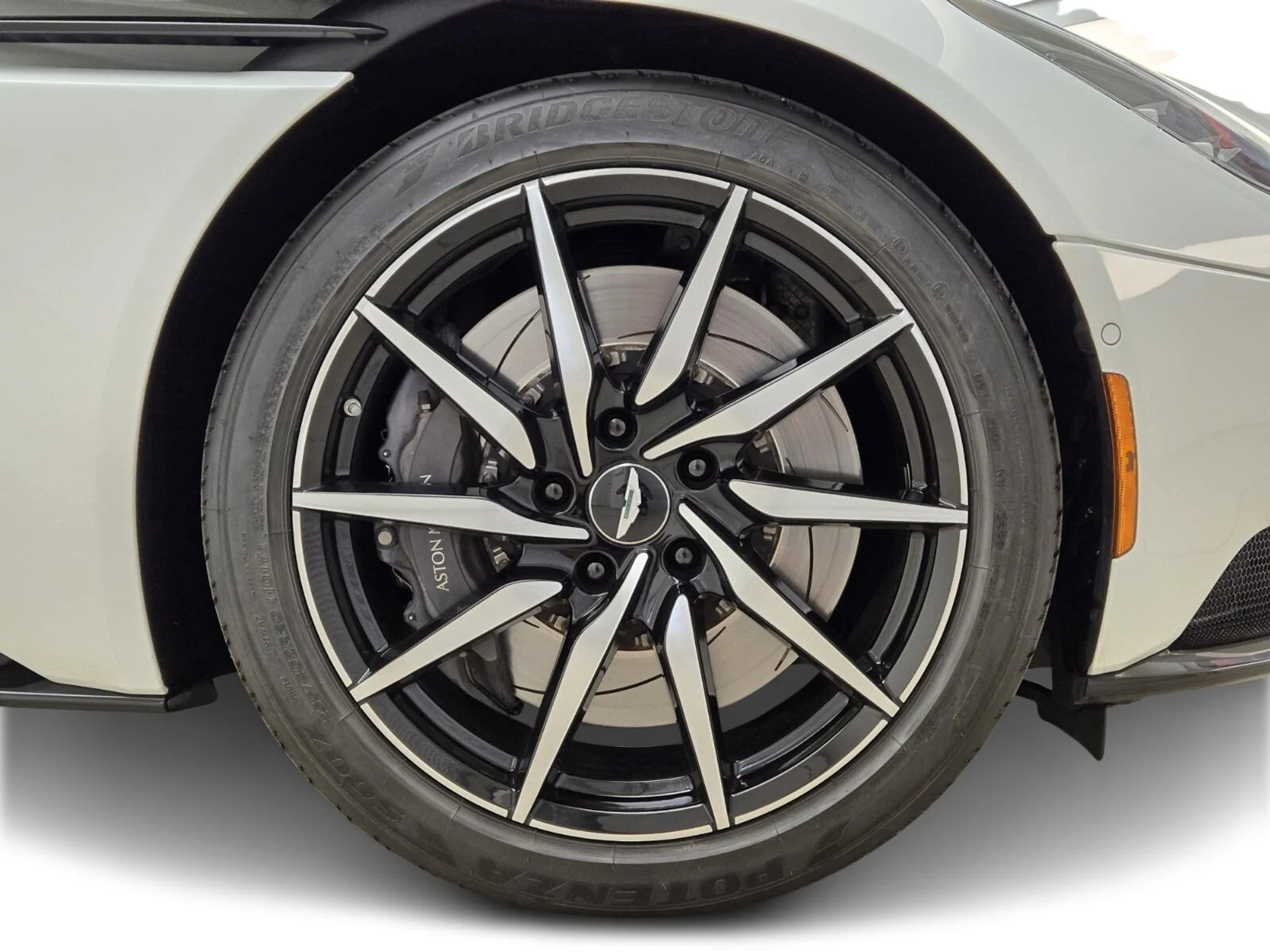 mph008_1225891001_Used_2021_Aston_Martin_DB_11_Volante_1754376690_df674e8d82