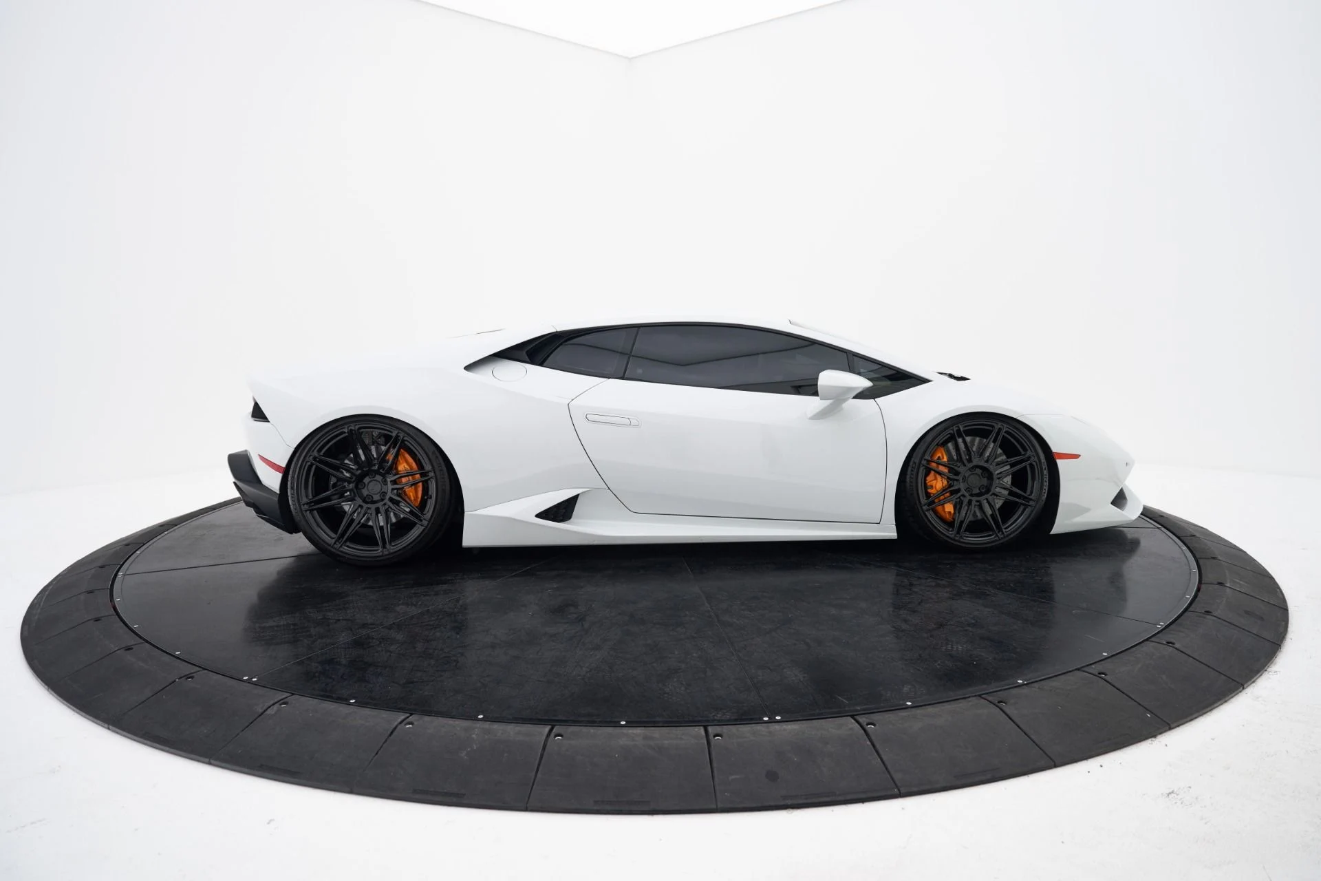 mph008_1235232691_Used_2015_Lamborghini_Huracan_LP_610_4_1792523924_0e9ddec585