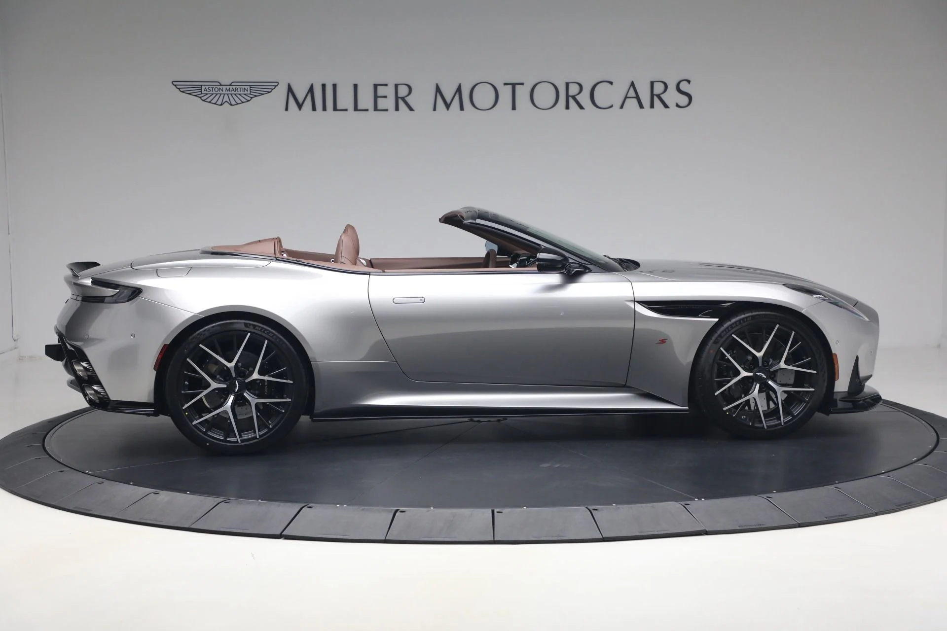 mph008_1239520276_New_2026_Aston_Martin_DB_12_S_Volante_1781361339_3945580da8