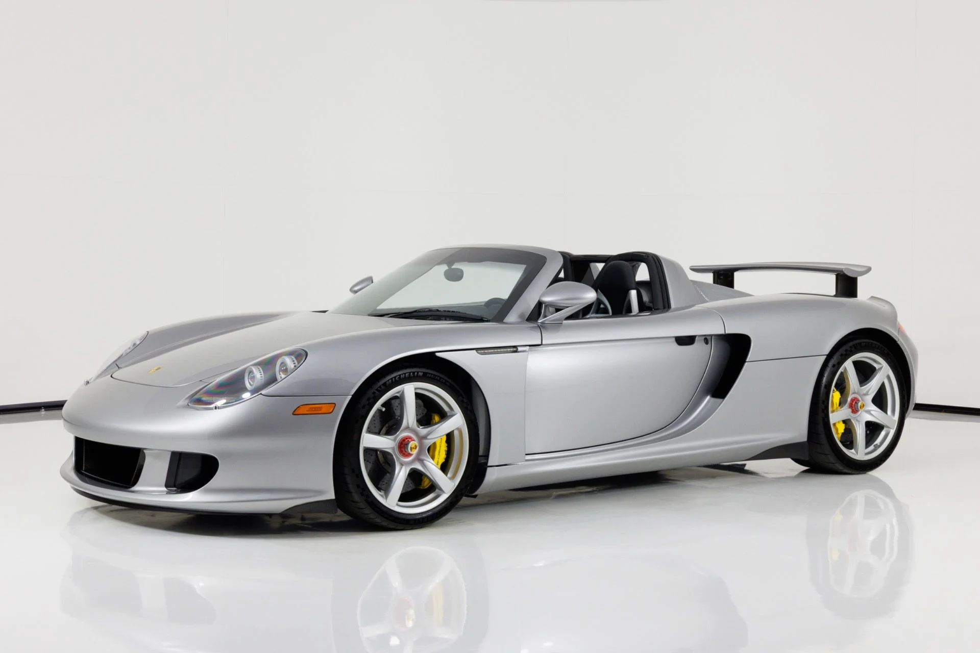 mph008_124726767_Used_2004_Porsche_Carrera_GT_1780433562_fe6022630c