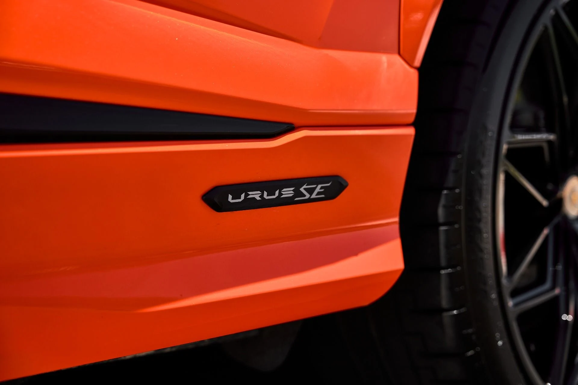 mph008_125274179_Used_2025_Lamborghini_Urus_SE_1785258903_5c12497533