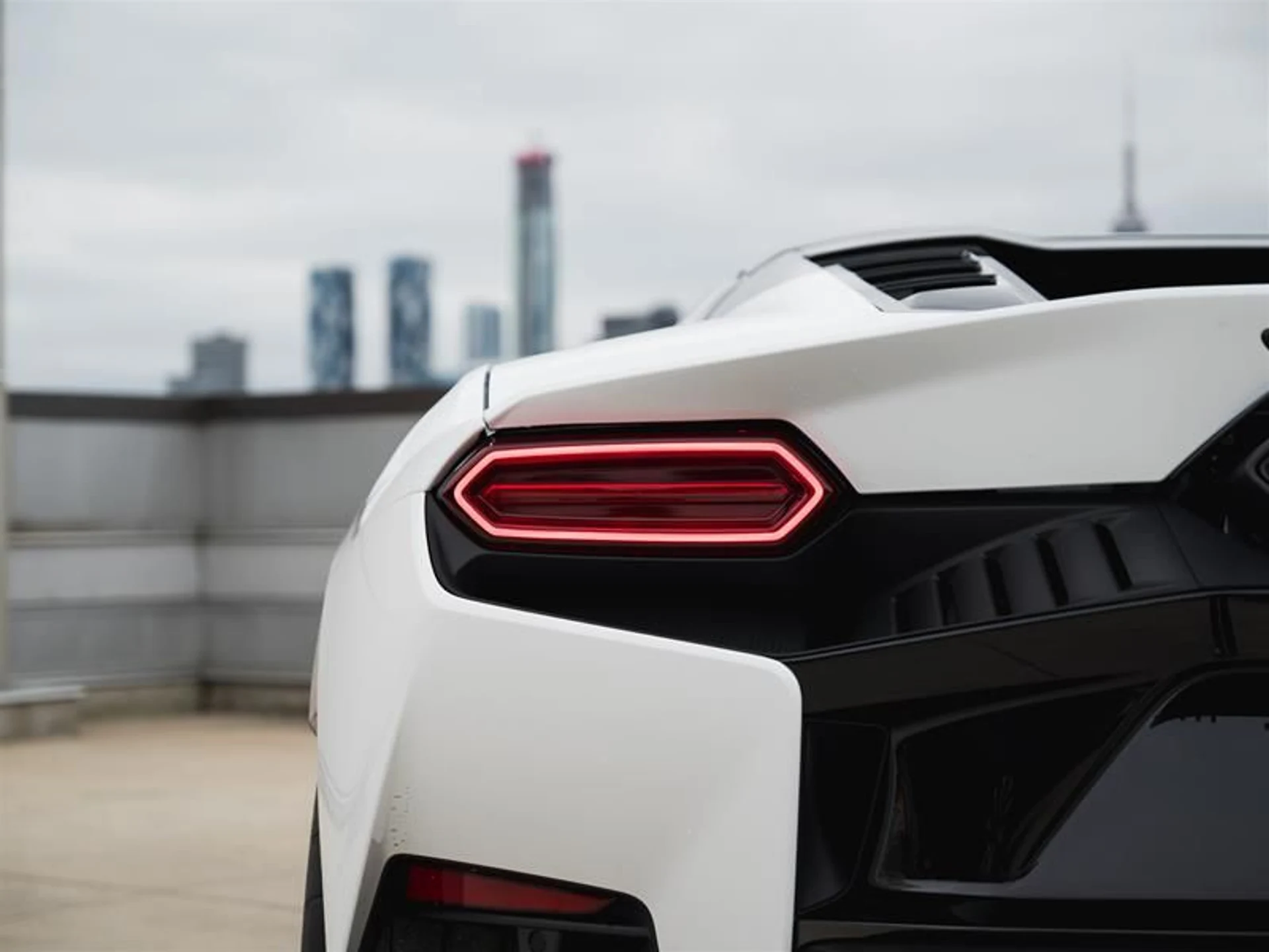 mph008_125917872_yweezjyr_a176c17982