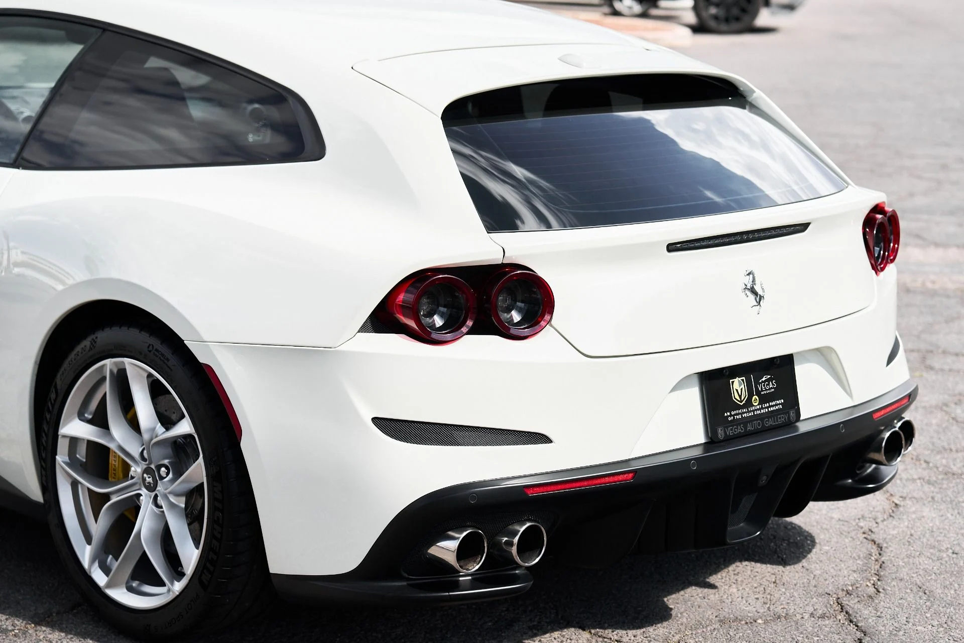 mph008_1259267847_Used_2019_Ferrari_GTC_4_Lusso_T_1758850838_9b6d074cec
