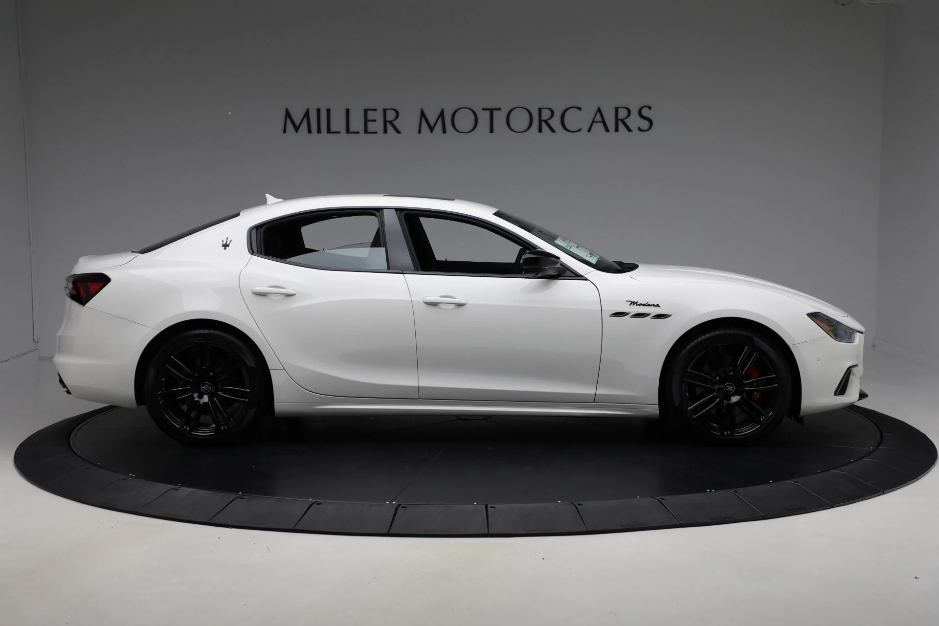 mph008_1260541787_New_2024_Maserati_Ghibli_Modena_Ultima_Q4_6d0656ee57