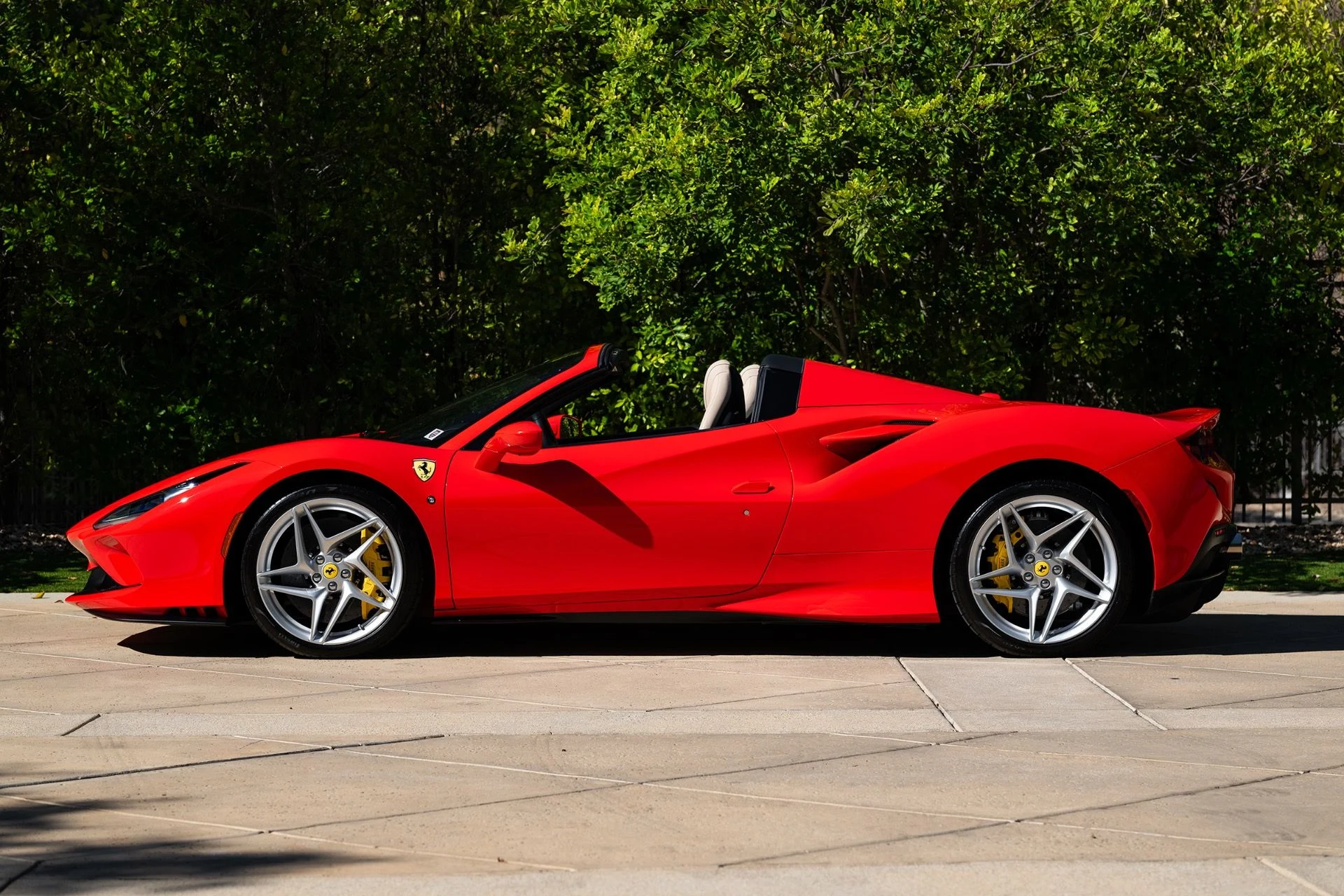 mph008_127754343_Used_2022_Ferrari_F8_Spider_1791574168_9b7564d190