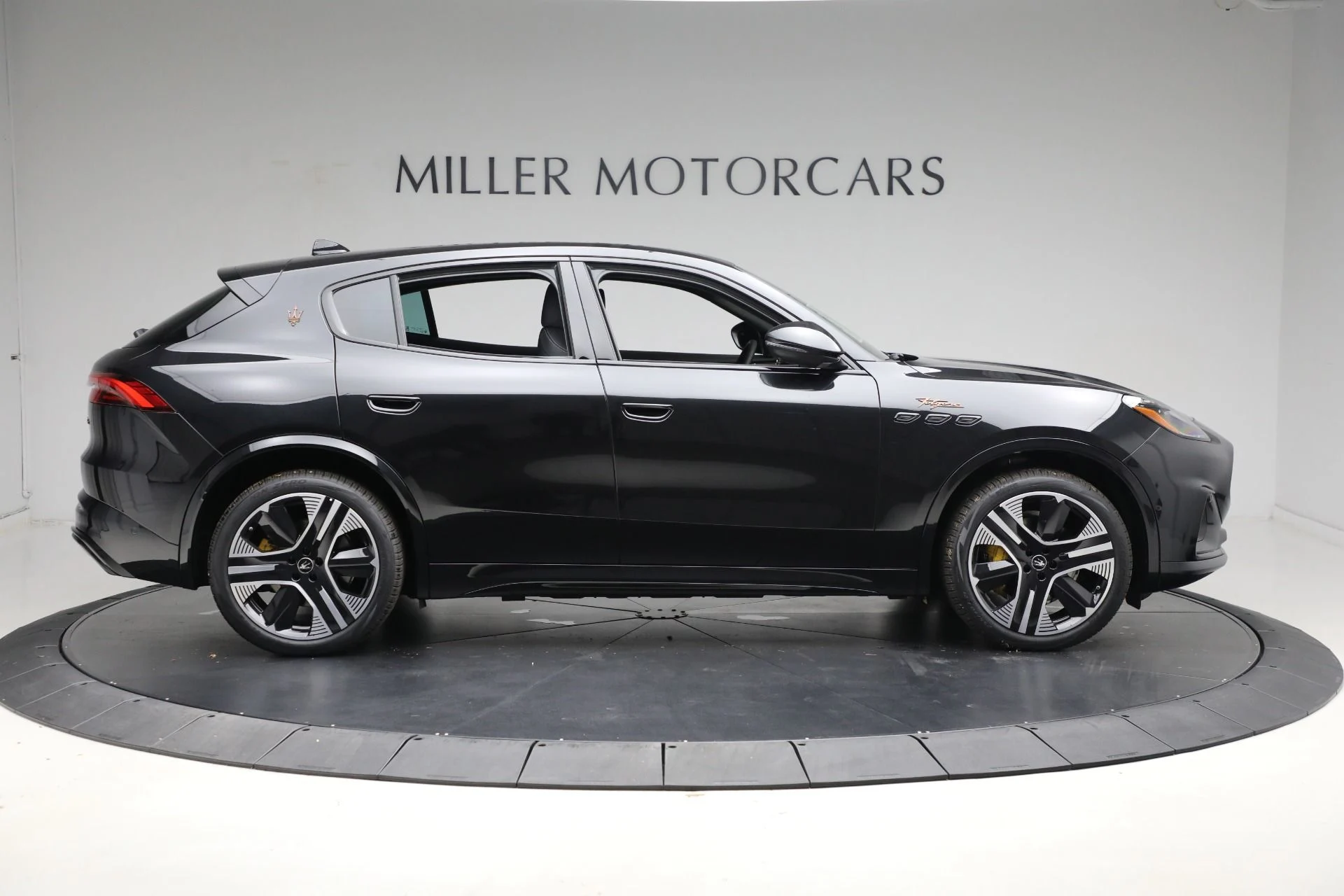 mph008_1278830761_New_2025_Maserati_Grecale_Folgore_4fd00271dd