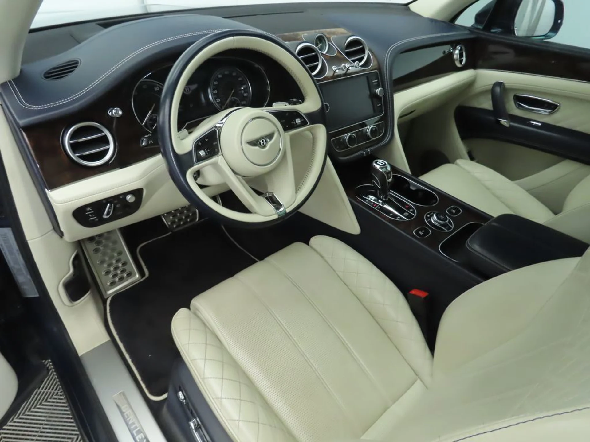 mph008_1287614770_used_2019_bentley_bentayga_v8awd_8119_22979397_9_1024_d2d2da9ece