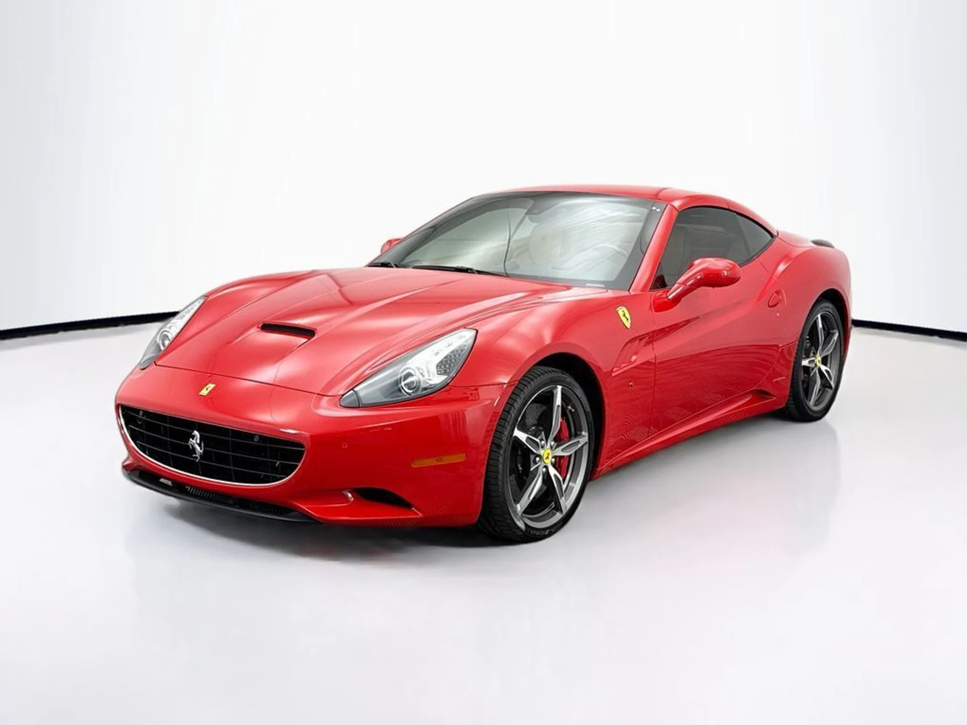mph008_1291388084_used_2014_ferrari_california_2drconvertible_8119_22996020_9_1024_6798ba8c30