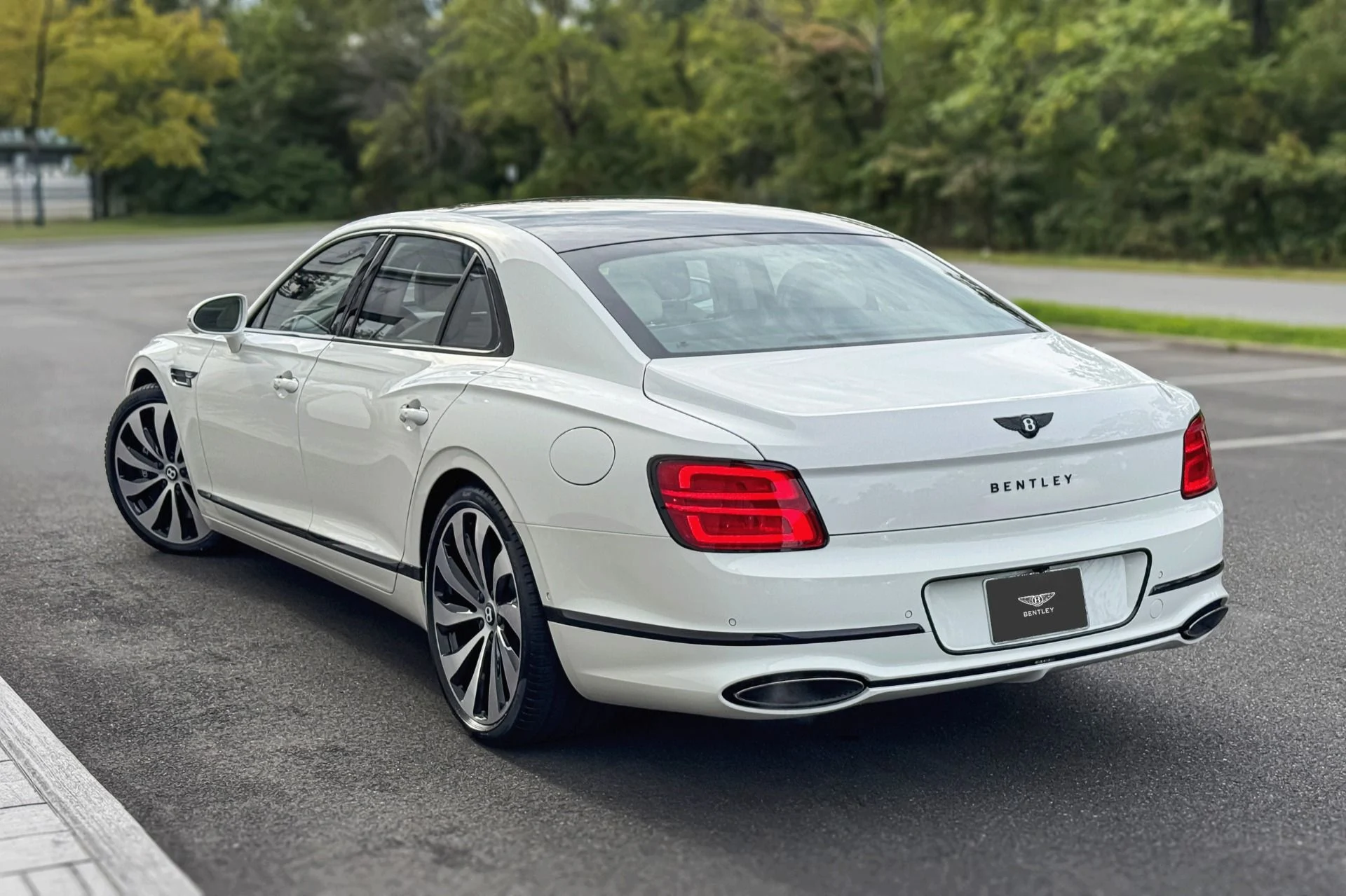 mph008_1298450341_New_2026_Bentley_Flying_Spur_1763579881_ccc8ceb8b8