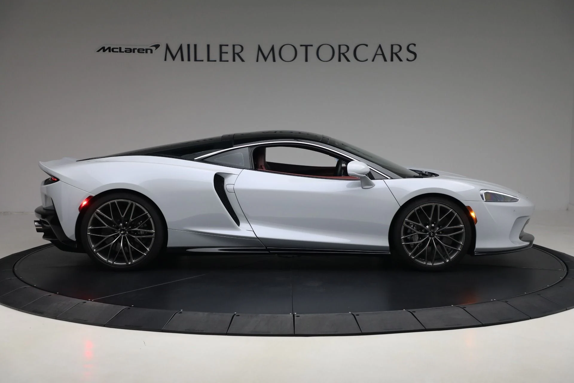 mph008_1299021763_Used_2023_Mc_Laren_GT_Luxe_a499f21c43