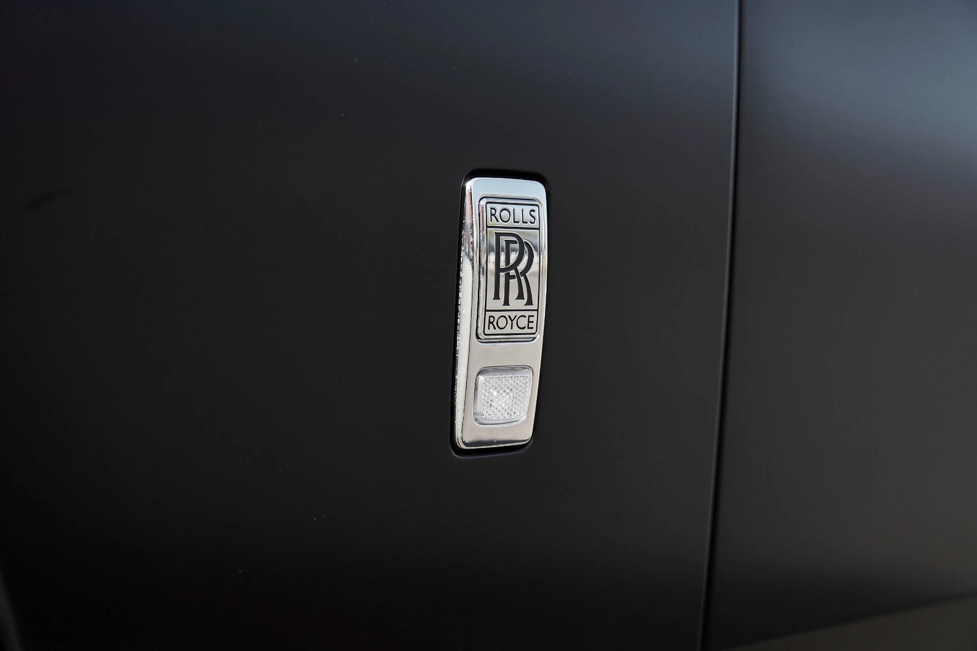 mph008_1306792881_Used_2025_Rolls_Royce_Phantom_Base_1769480867_fc090d05d6