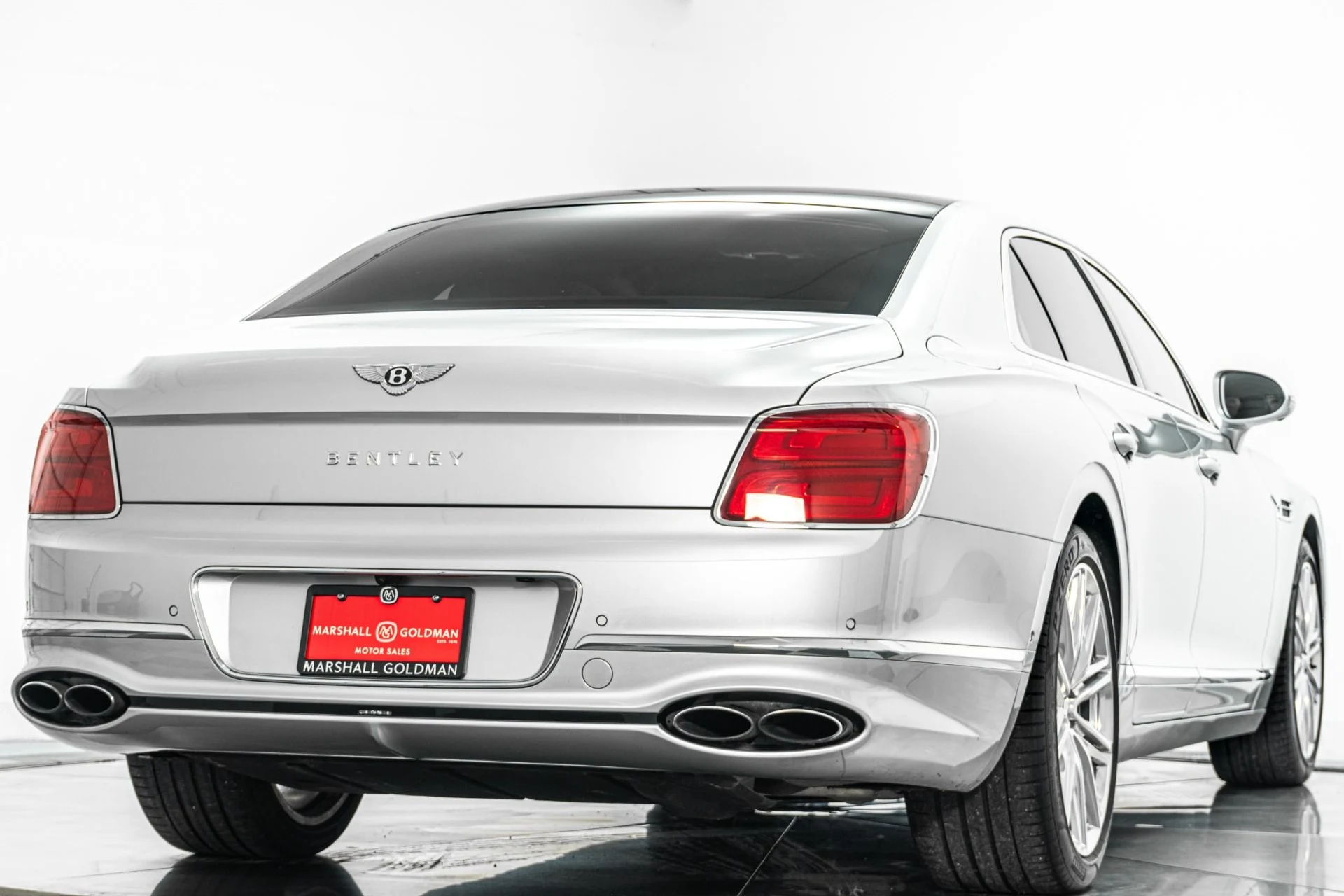 mph008_1314776794_Used_2022_Bentley_Flying_Spur_V8_Great_Colors_Engine_Turned_Veneers_Mulliner_Package_1773426233_40007afc31