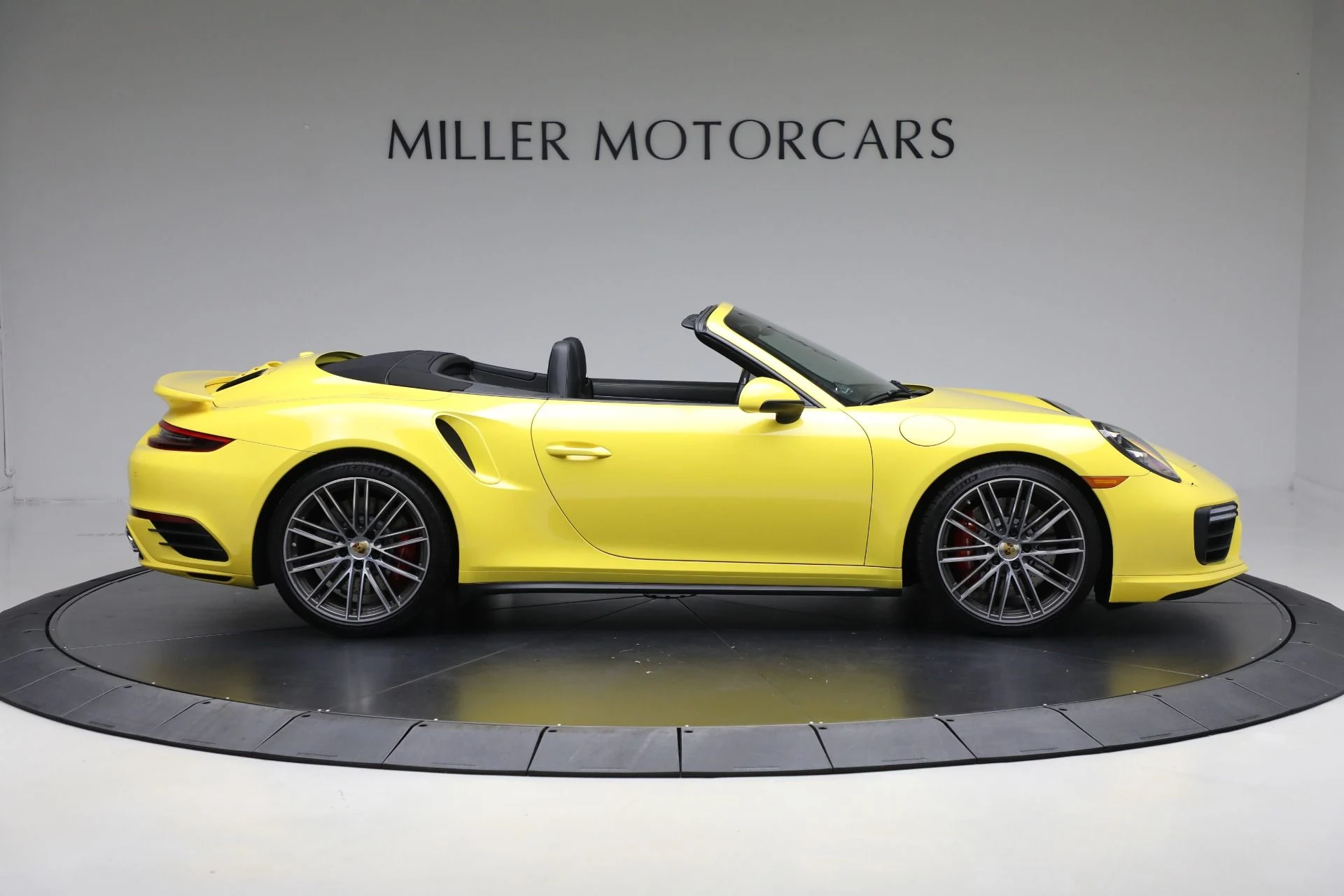mph008_132768665_Used_2017_Porsche_911_Turbo_Cabriolet_ad687ecb90
