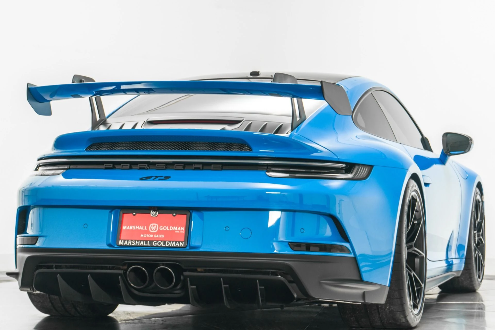 mph008_1331085549_Used_2022_Porsche_911_GT_3_Carbon_Buckets_Blue_Stitching_and_Belts_1768487811_047b81b076