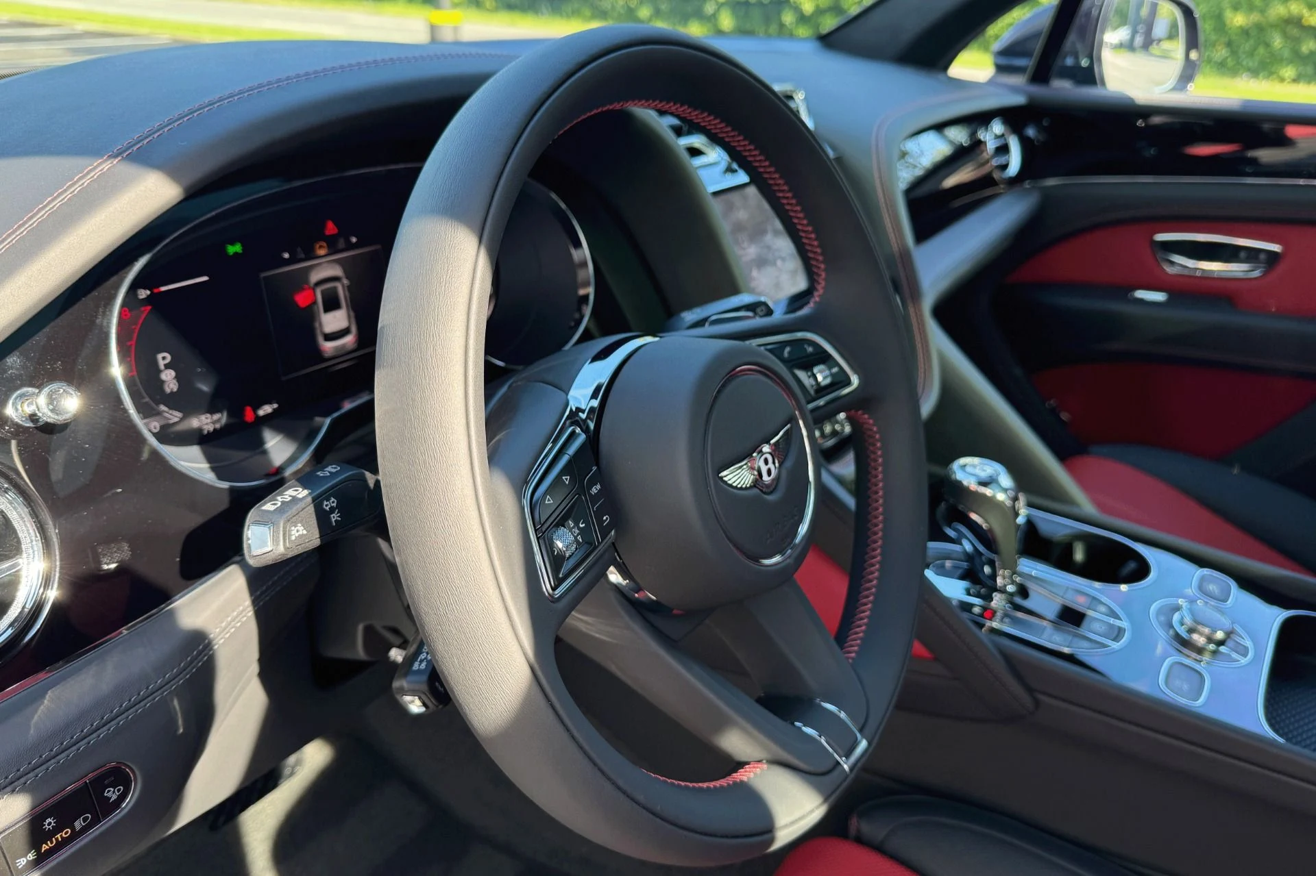 mph008_1342398961_Used_2025_Bentley_Bentayga_V8_1758544256_ad652792d9