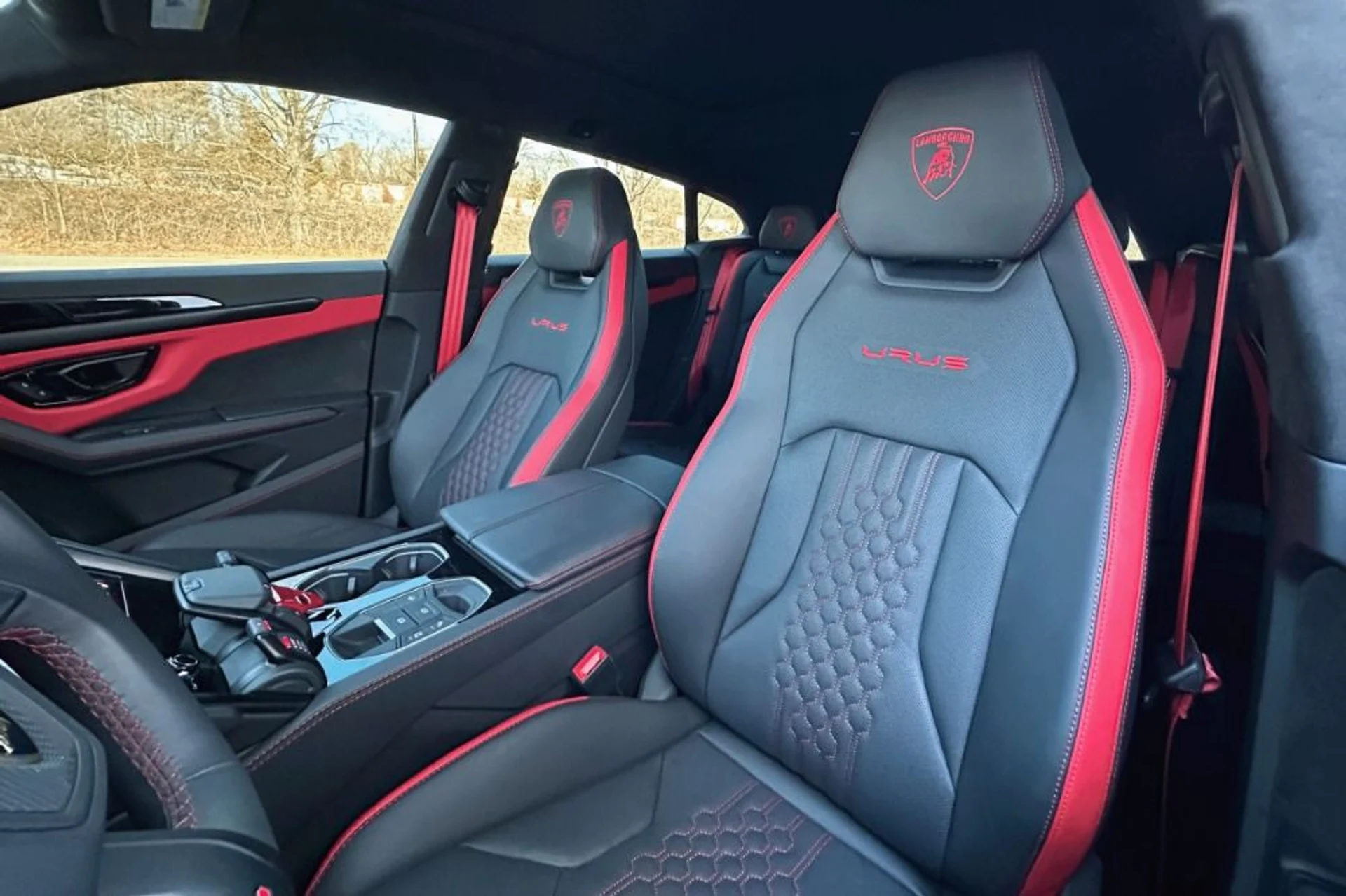 mph008_136396865_Used_2024_Lamborghini_Urus_S_1766489865_5dc2321315