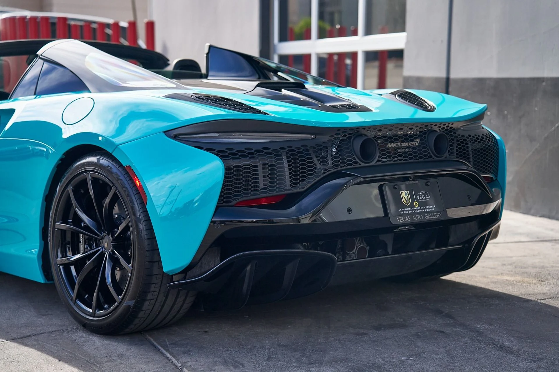 mph008_13690986_Used_2025_Mc_Laren_Artura_Tech_Lux_1745952984_f77b86de30