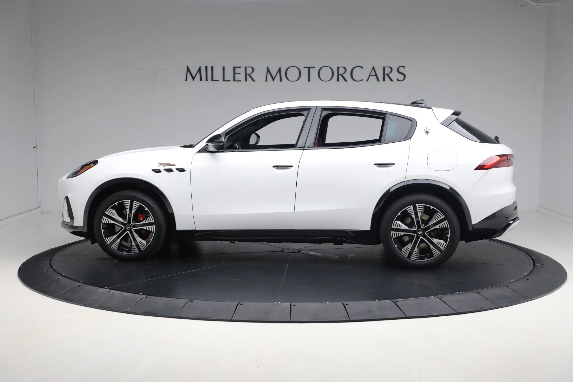mph008_1384263933_New_2025_Maserati_Grecale_Folgore_d878cd71eb