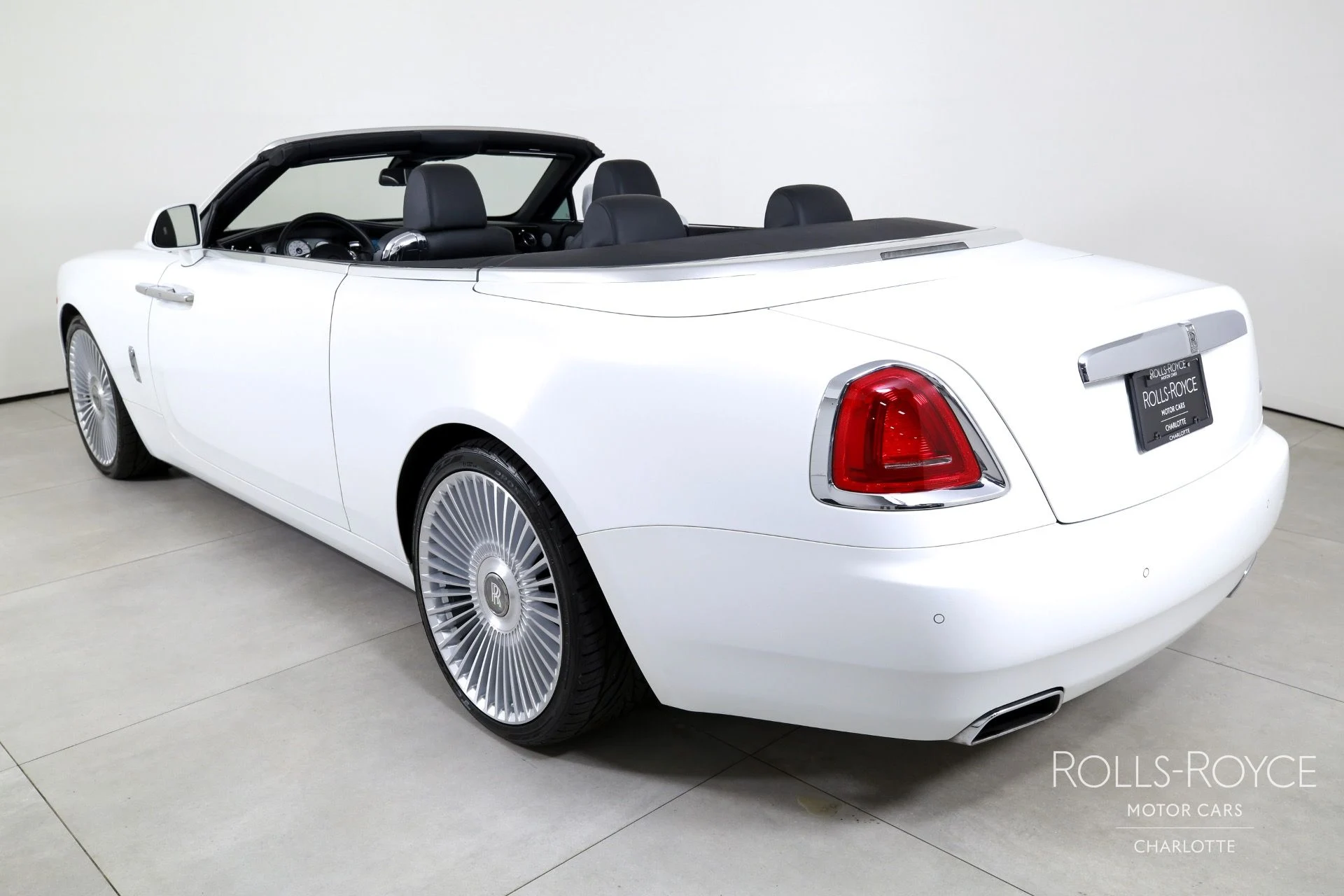 mph008_1384747524_Used_2018_Rolls_Royce_Dawn_1750953521_7514d4e289
