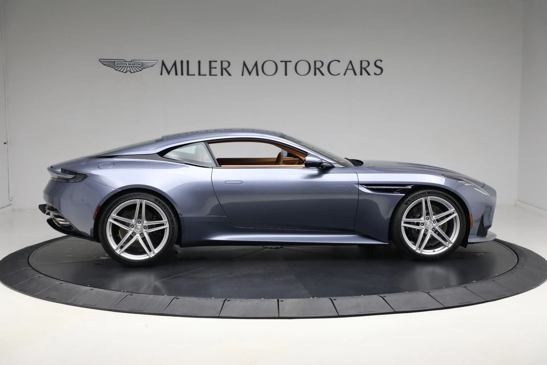 mph008_1390674792_New_2025_Aston_Martin_DB_12_V8_9f9f69f314