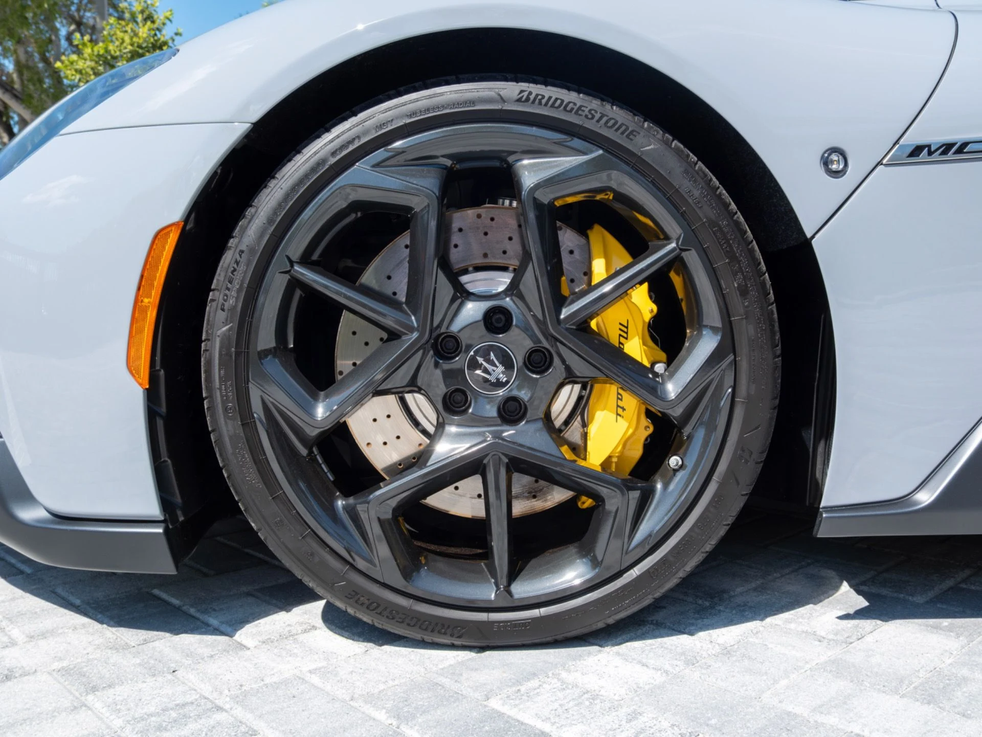 mph008_1392592154_Used_2023_Maserati_MC_20_1774904477_5e5e082fcd