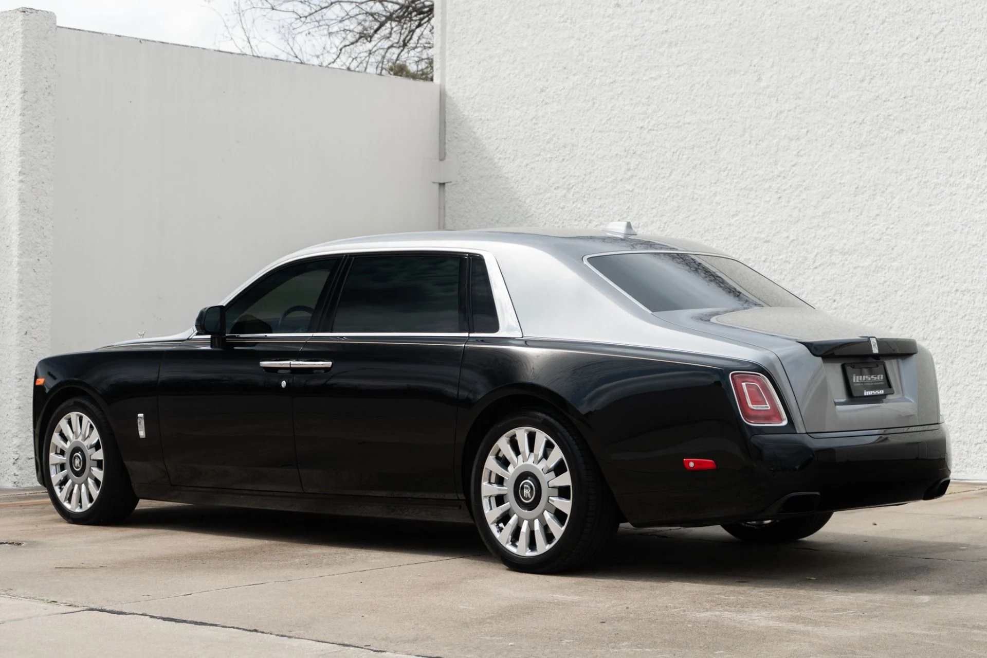 mph008_1415989705_Used_2022_Rolls_Royce_Phantom_EWB_1771455948_ac1dc3603e