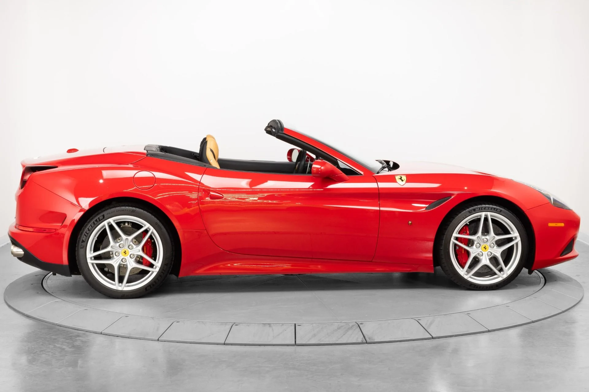 mph008_1416595071_Used_2017_Ferrari_California_T_1784583649_9f64e5c0fd