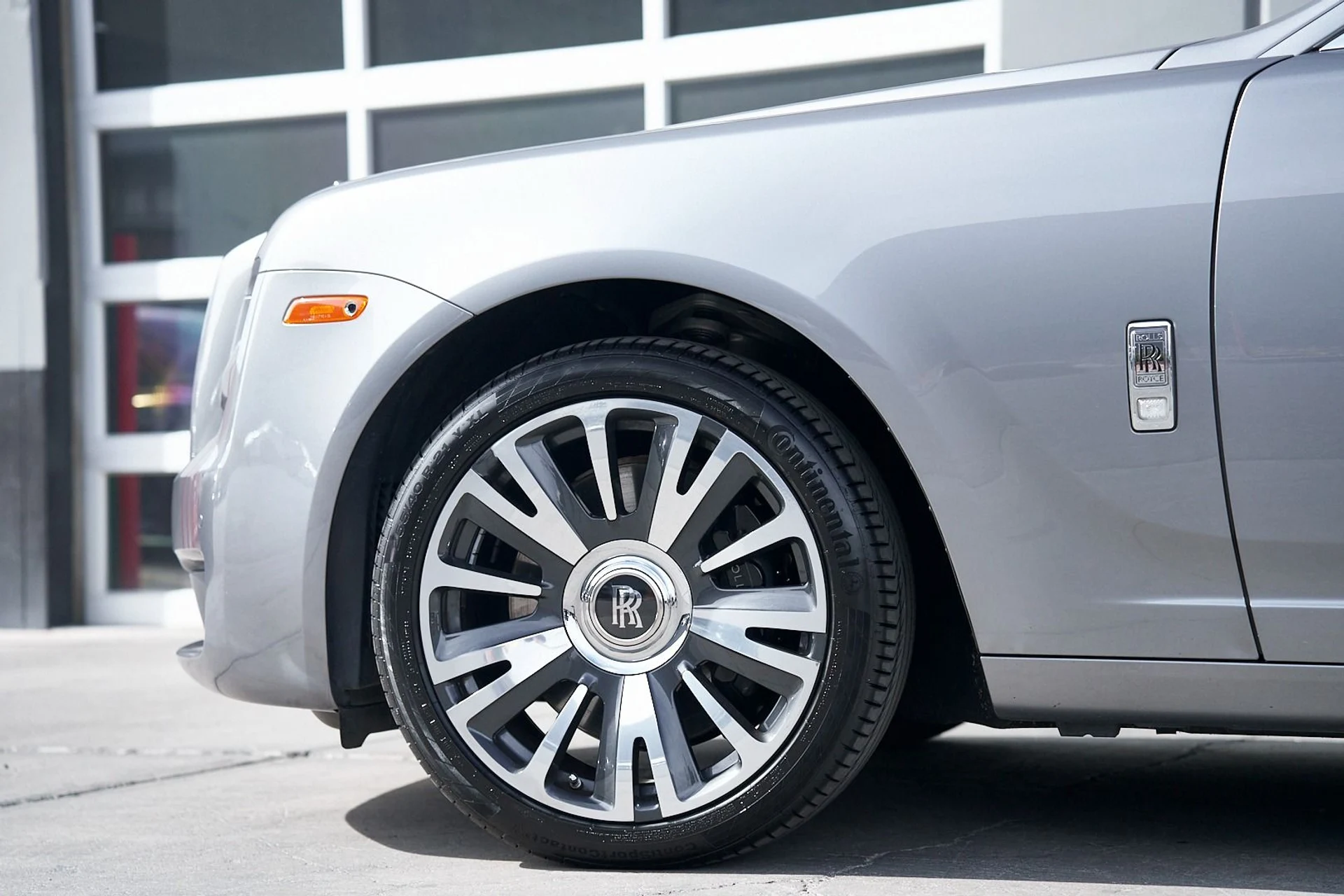 mph008_1420240002_Used_2019_Rolls_Royce_Ghost_Base_1744847276_865d363d61