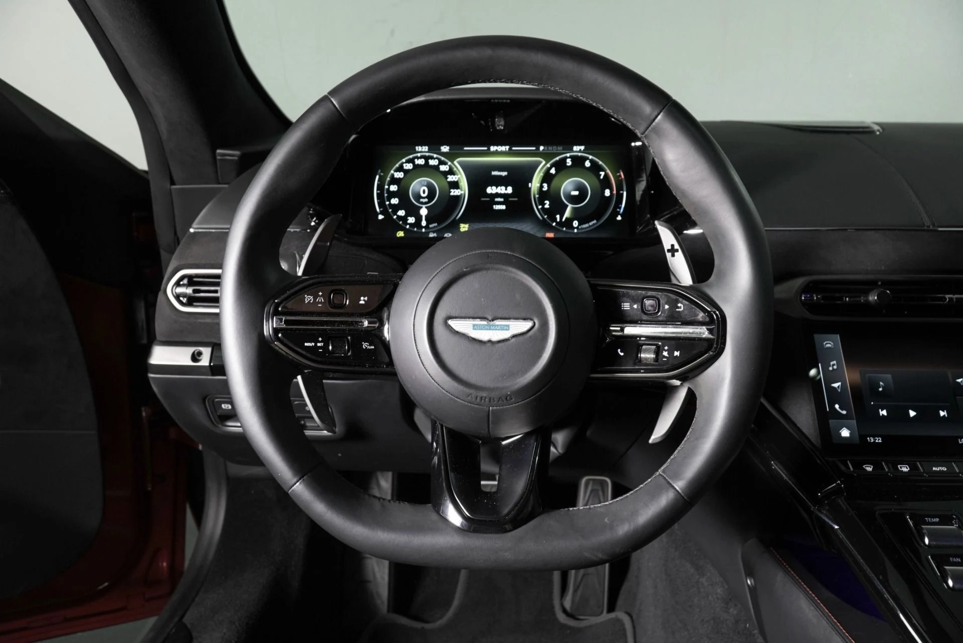 mph008_1420803287_Used_2025_Aston_Martin_Vantage_Base_1787242428_f50db738c0