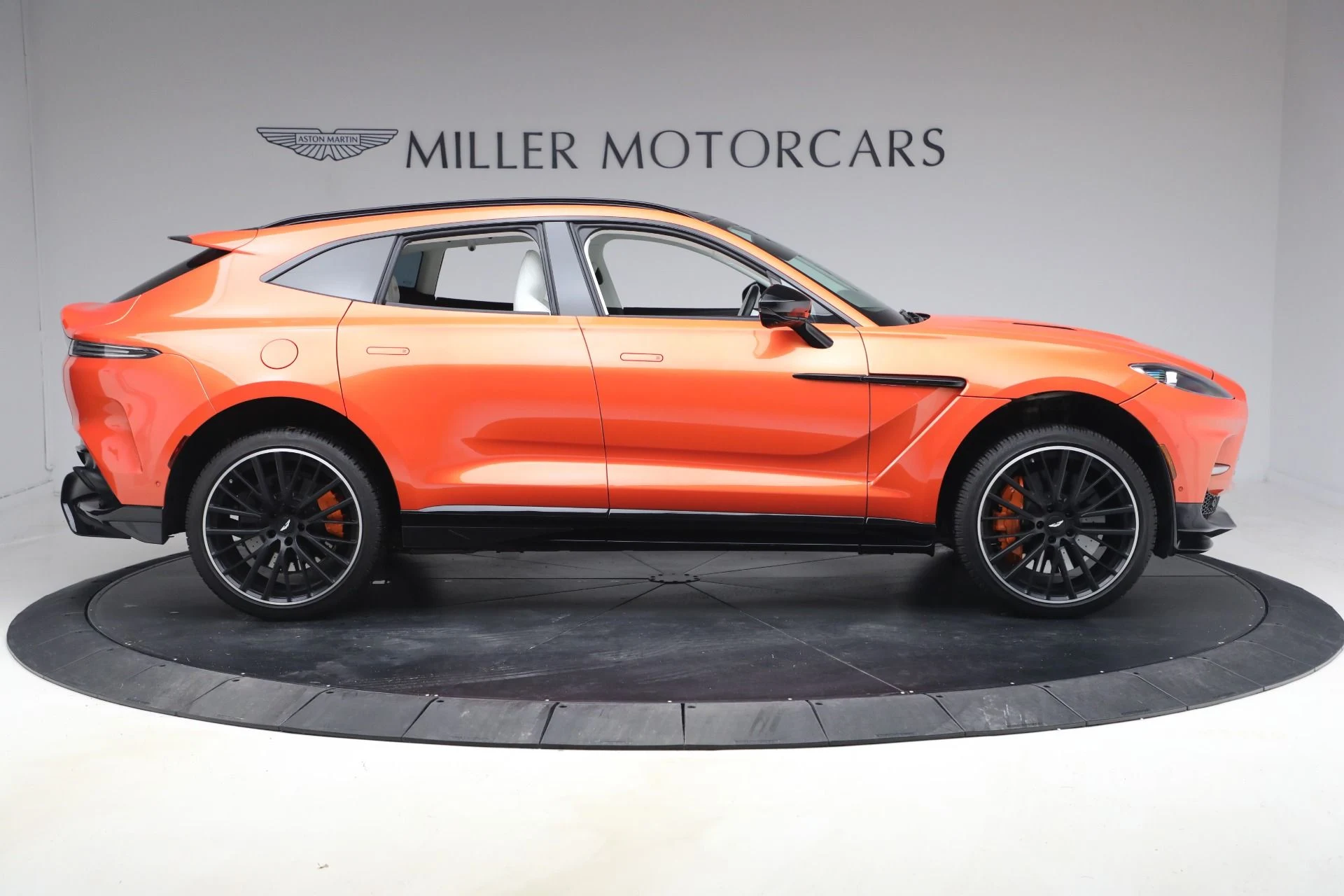 mph008_1427390128_Used_2024_Aston_Martin_DBX_707_1772122329_5eb19c4b08