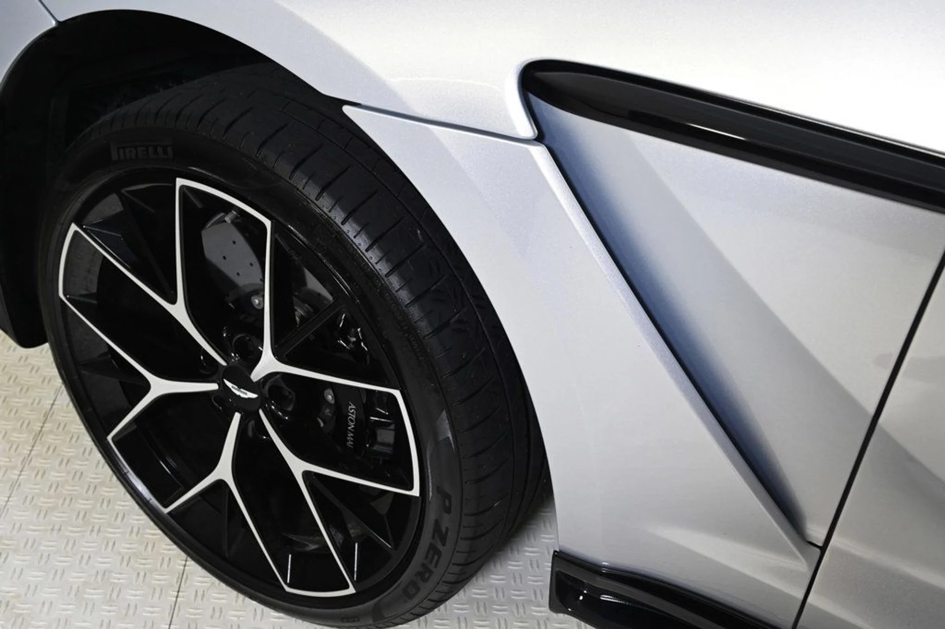 mph008_1427865458_used_2025_aston_martin_dbx_707_11350_22931287_8_1024_03da038d43
