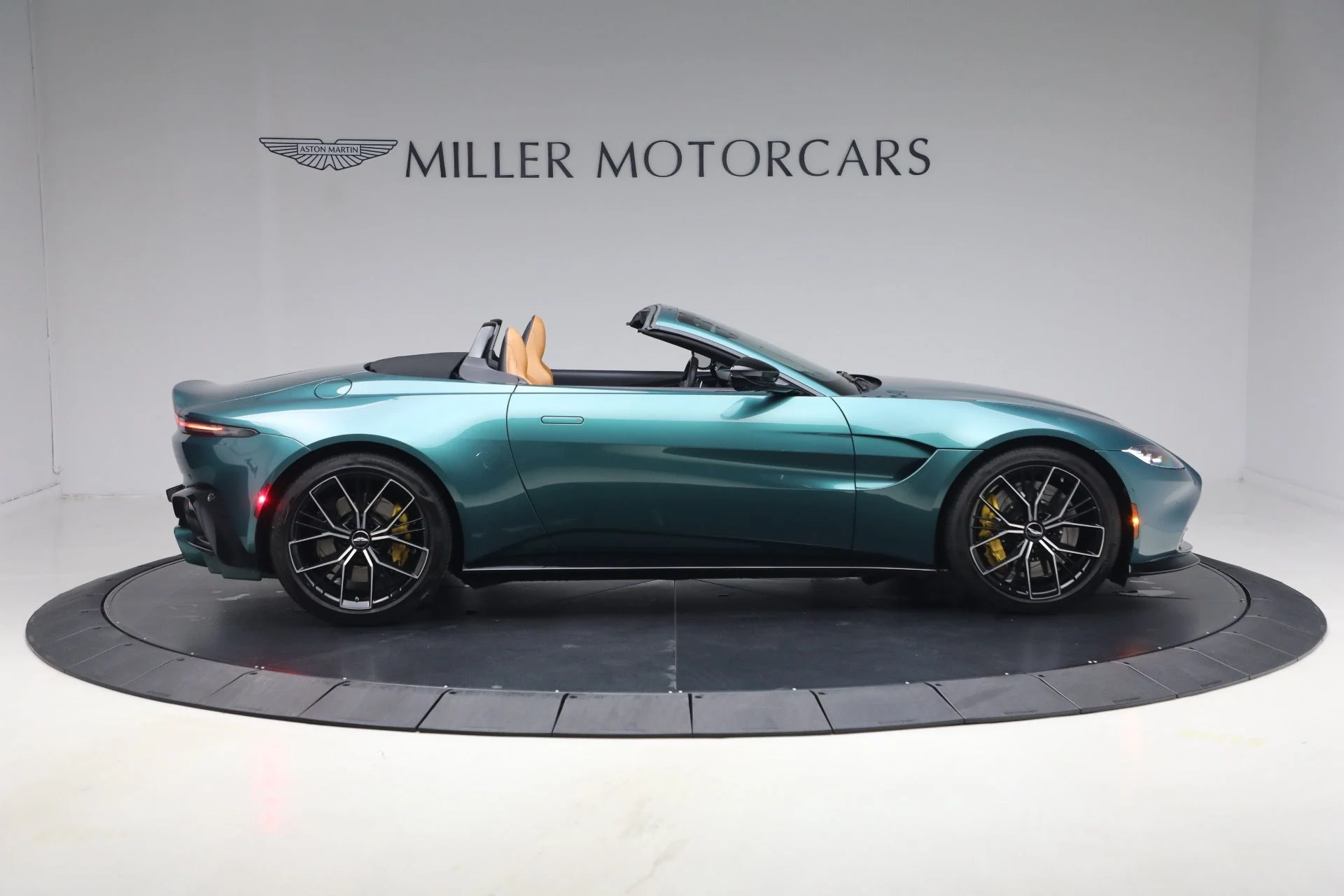 mph008_144341198_Used_2023_Aston_Martin_Vantage_V8_1791917155_276e33a469