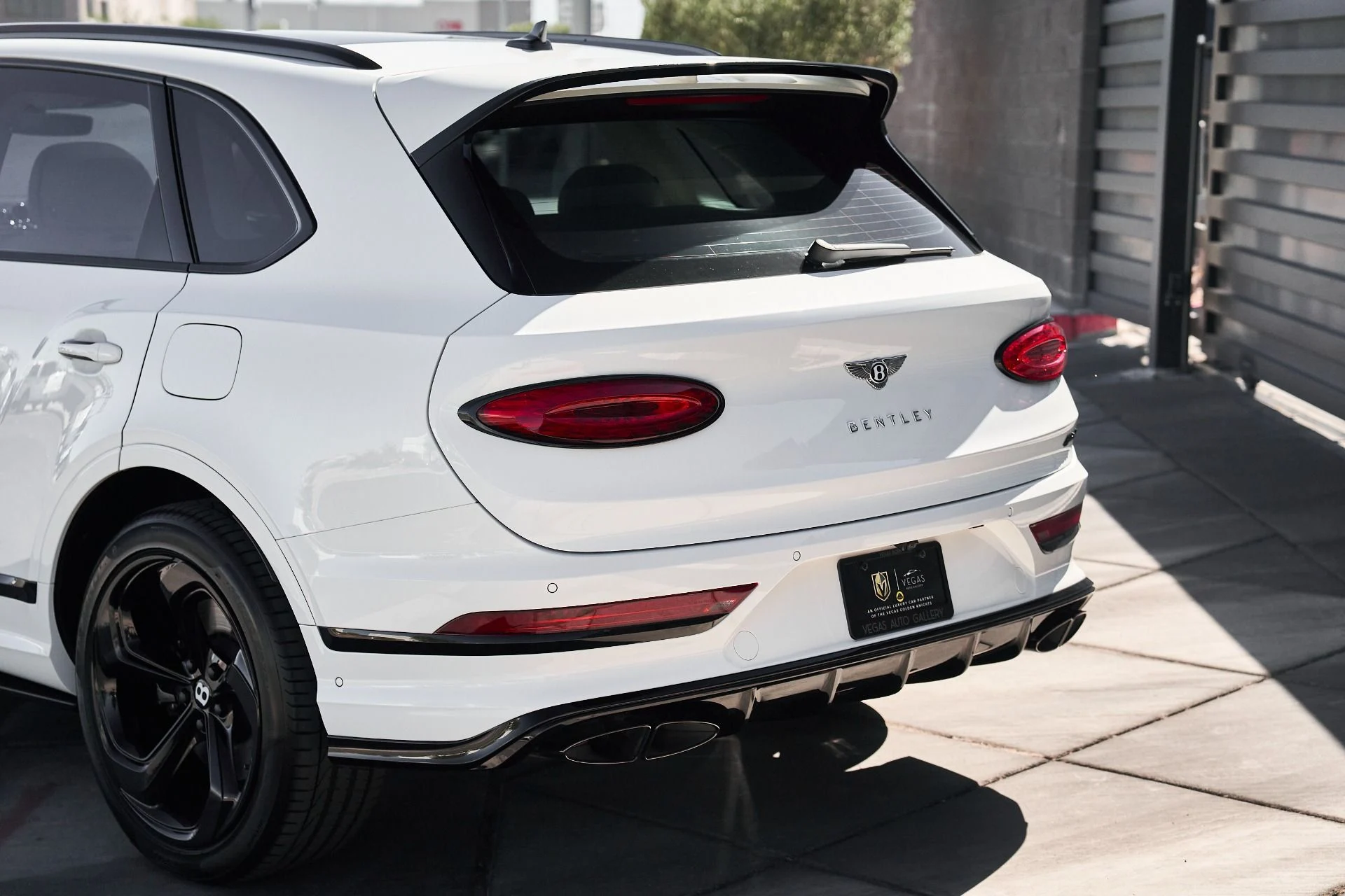 mph008_1443472518_Used_2024_Bentley_Bentayga_Hybrid_S_1759985924_9019cf2afb