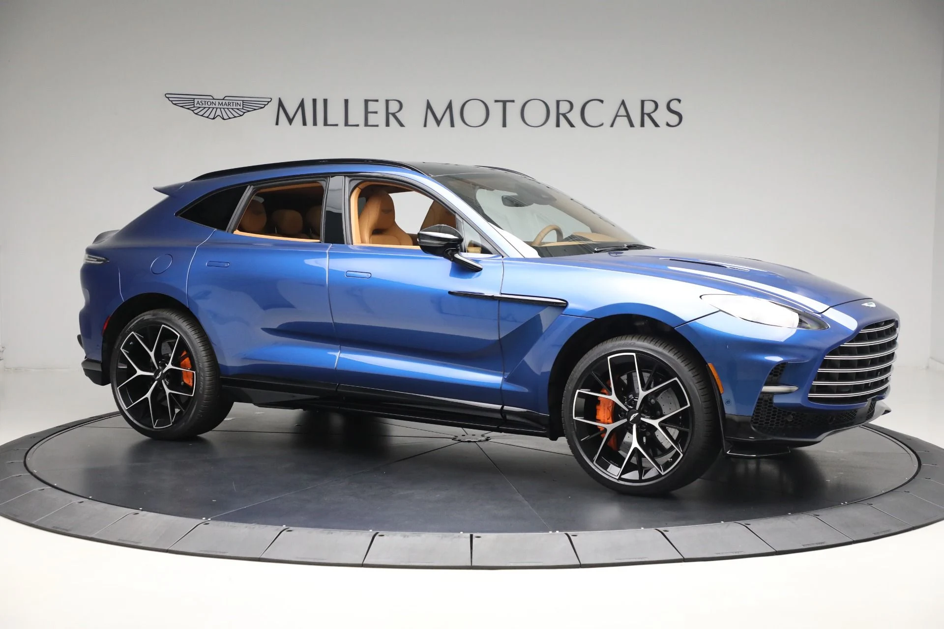 mph008_1452911821_New_2025_Aston_Martin_DBX_707_beb8979203