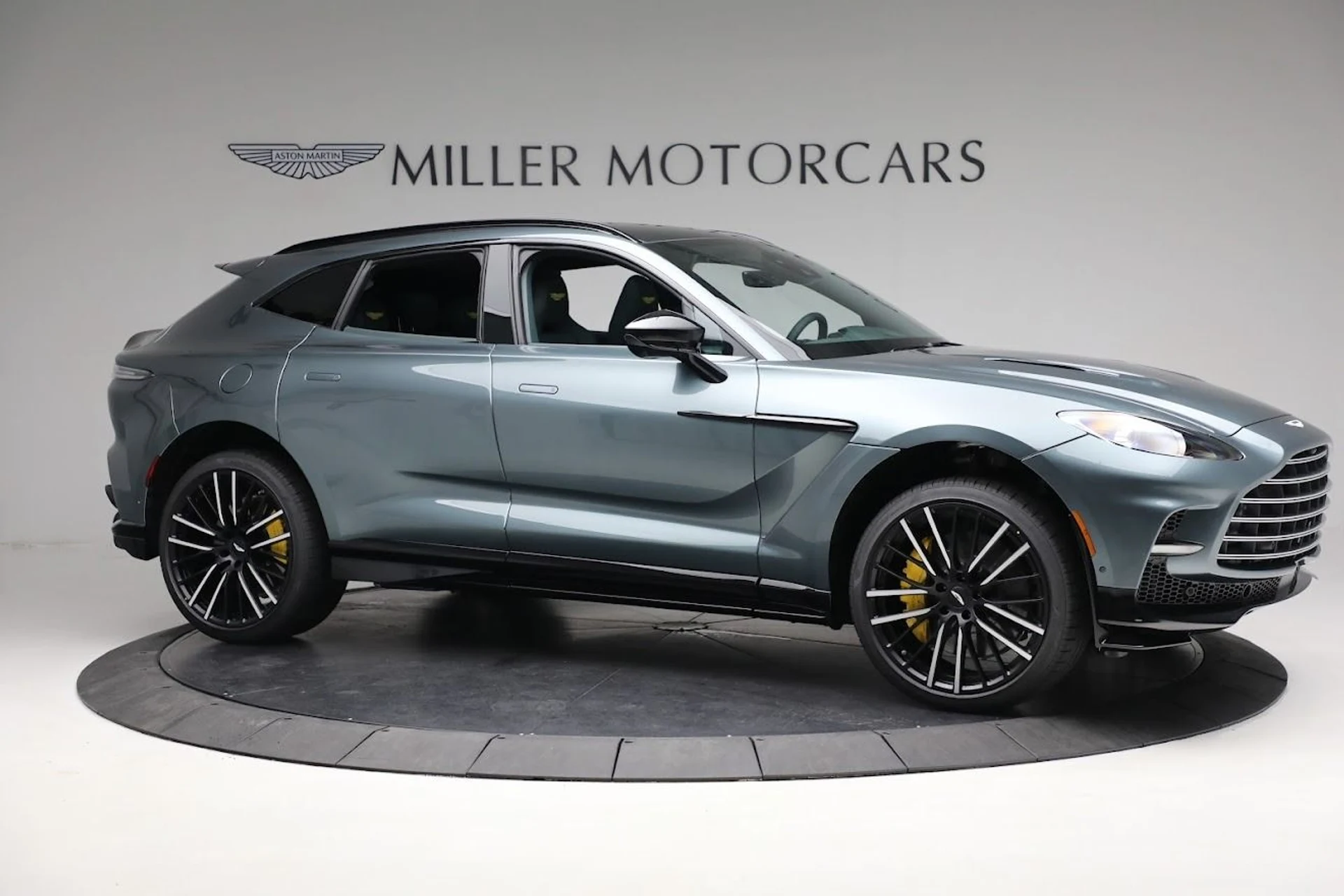 mph008_1467688713_Used_2023_Aston_Martin_DBX_707_30f10eb5f5