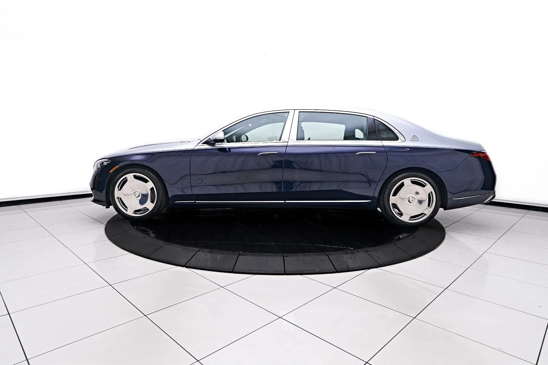 mph008_1468786284_Used_2025_Mercedes_Benz_S_Class_Maybach_S_580_1757004235_b8701586bc
