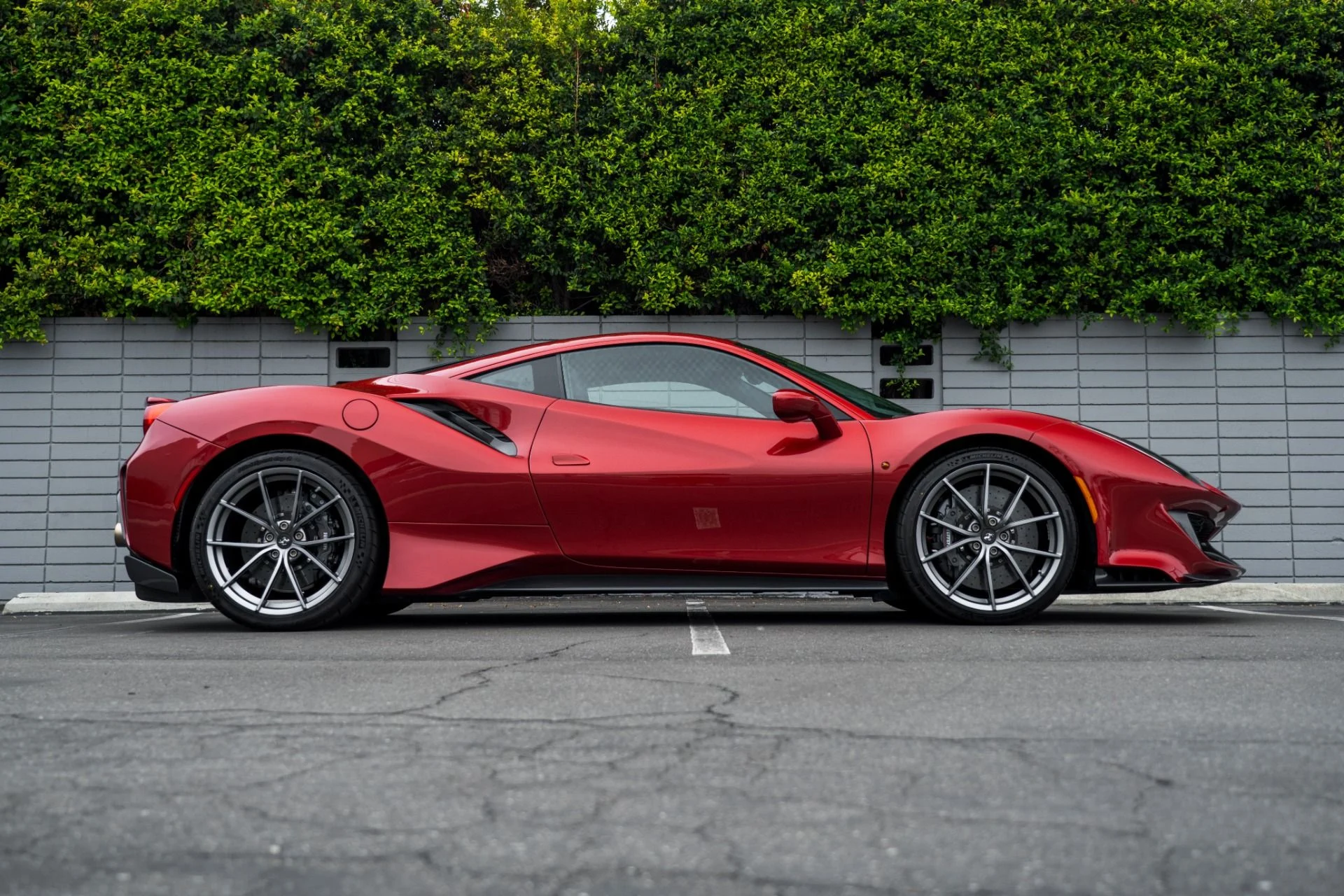 mph008_1481289012_Used_2019_Ferrari_488_Pista_1759877636_18e8cbc731