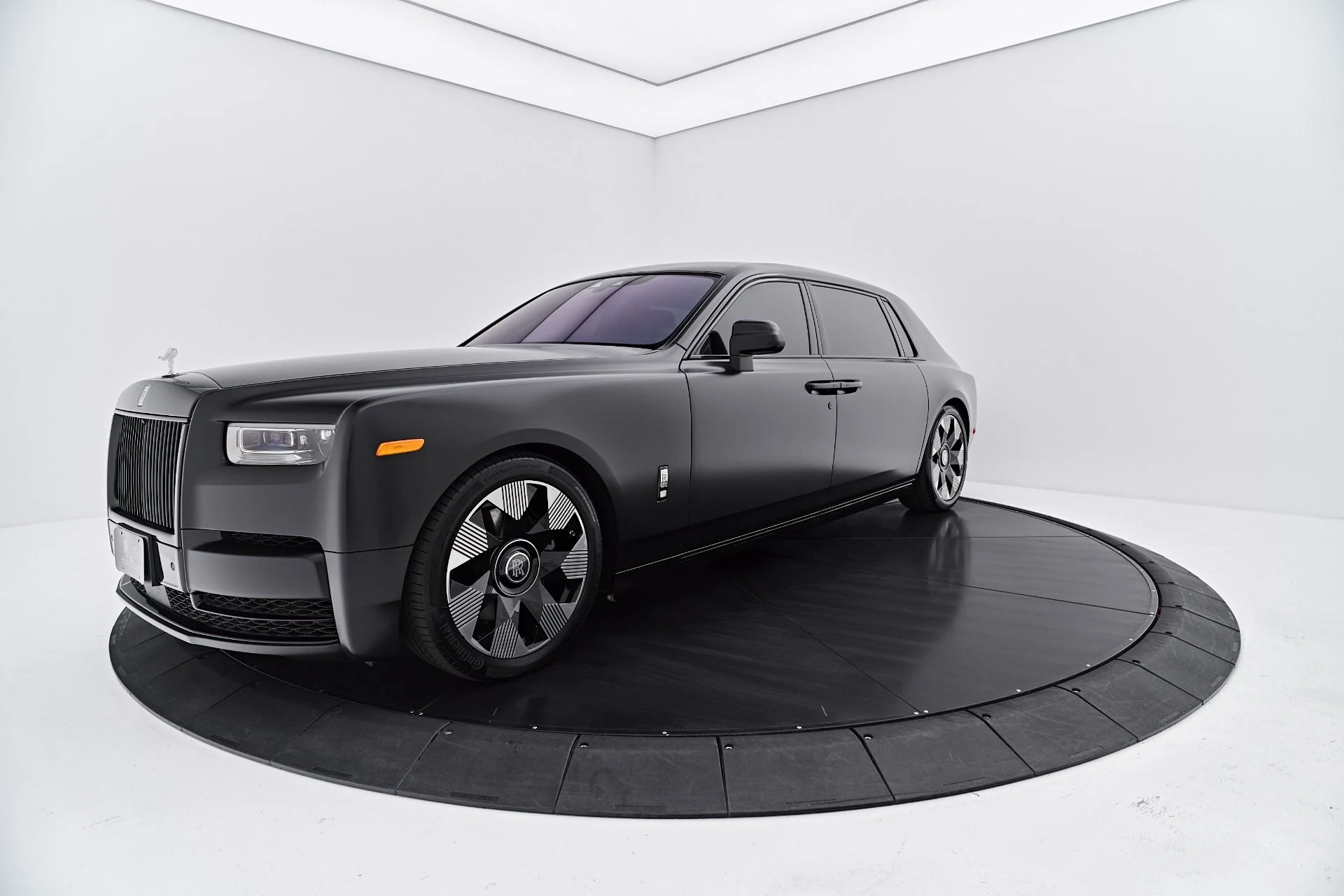 mph008_1481402381_Used_2024_Rolls_Royce_Phantom_Base_1787881747_dd320ffb44