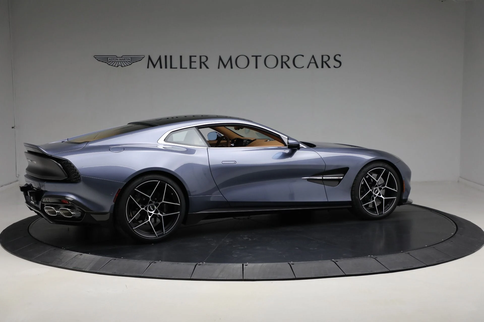 mph008_1492682973_New_2025_Aston_Martin_Vanquish_1738262258_5b7c2ce103