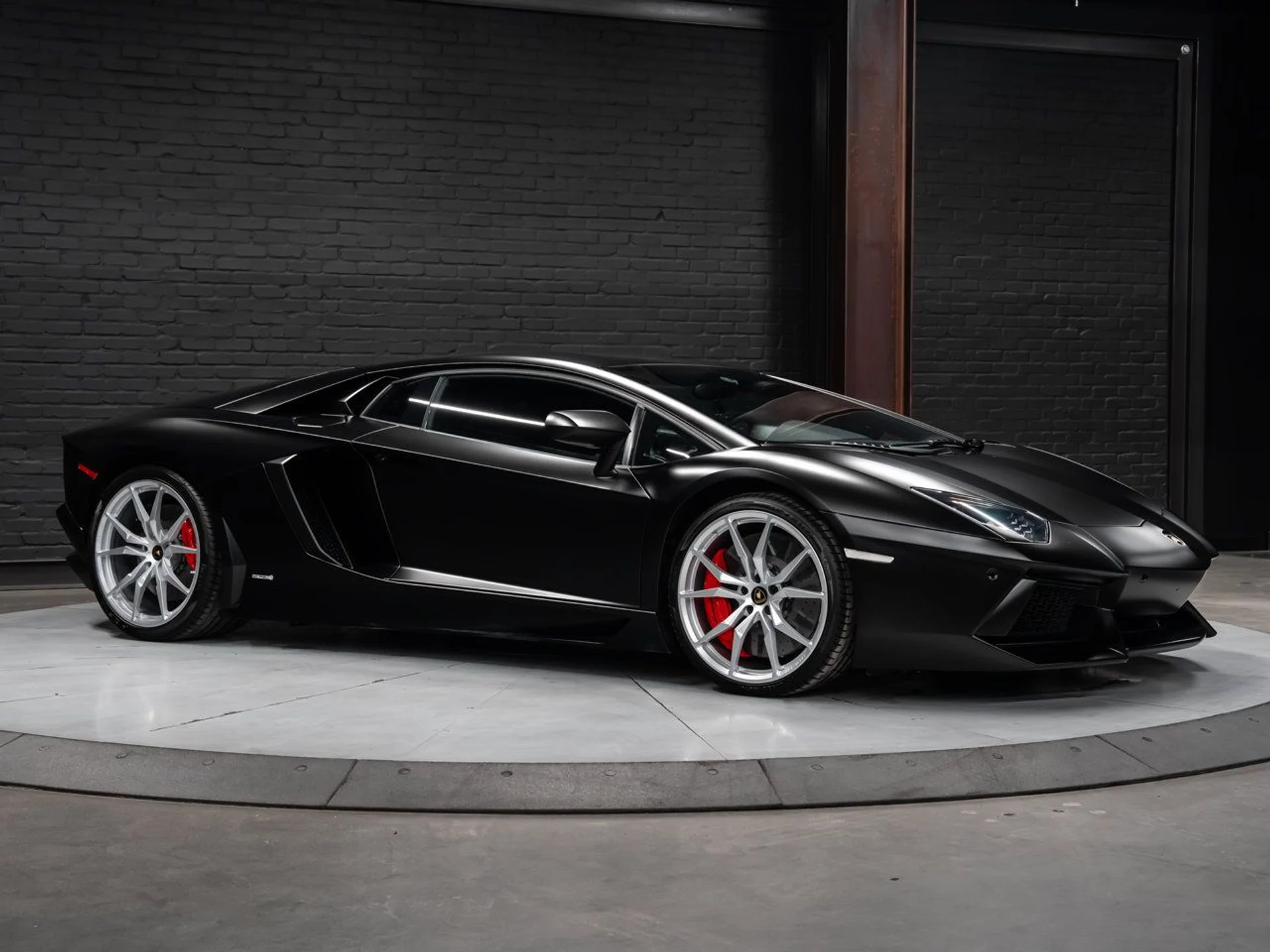 mph008_1497766266_lamborghini_aventador_2017_65786e58b6