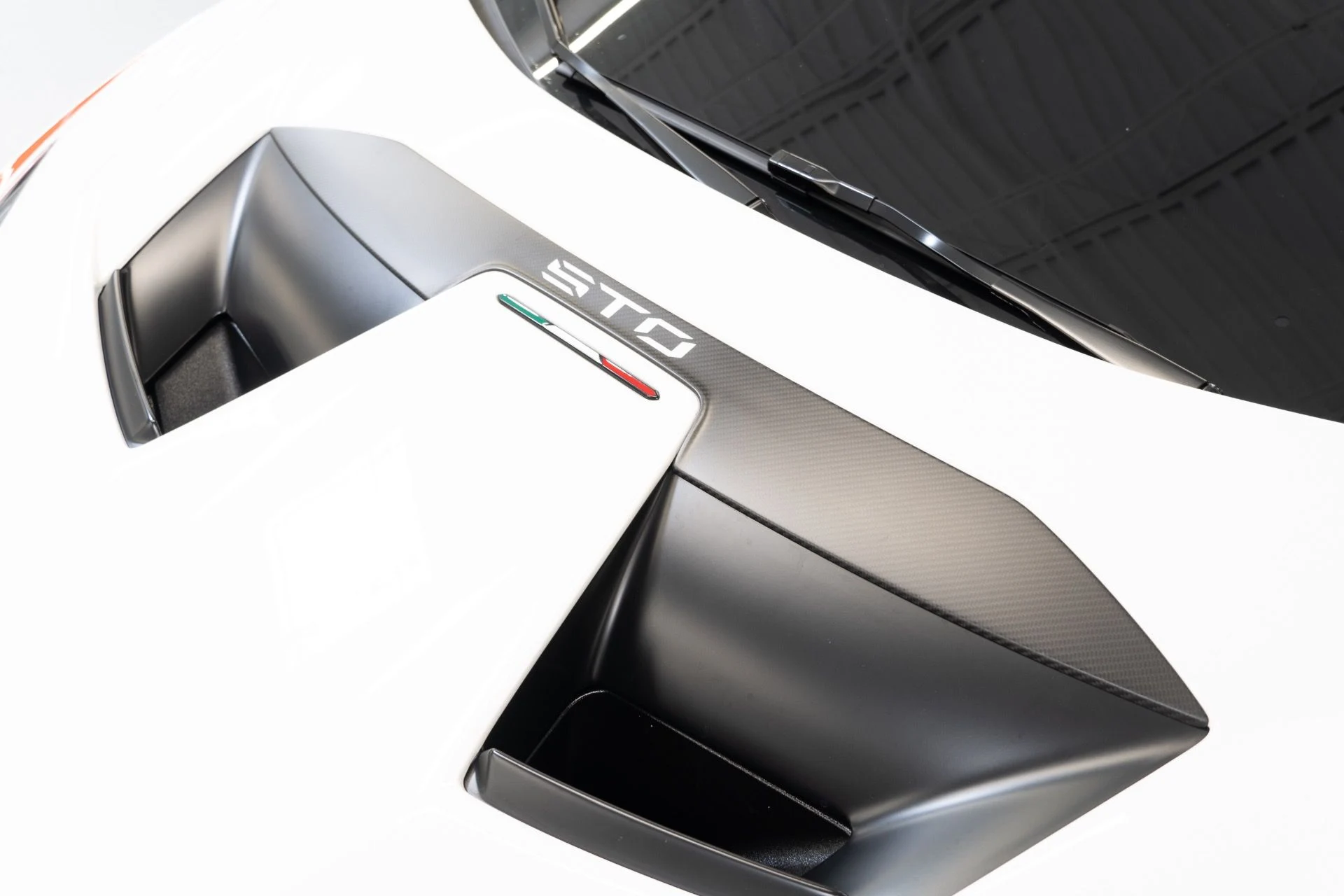 mph008_1504212037_Used_2024_Lamborghini_Huracan_STO_1745515479_ac8337bf91