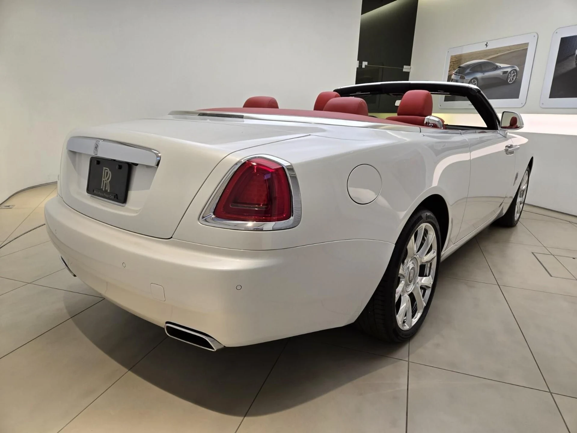 mph008_1504230033_Used_2017_Rolls_Royce_Dawn_1765004106_05caae67b3