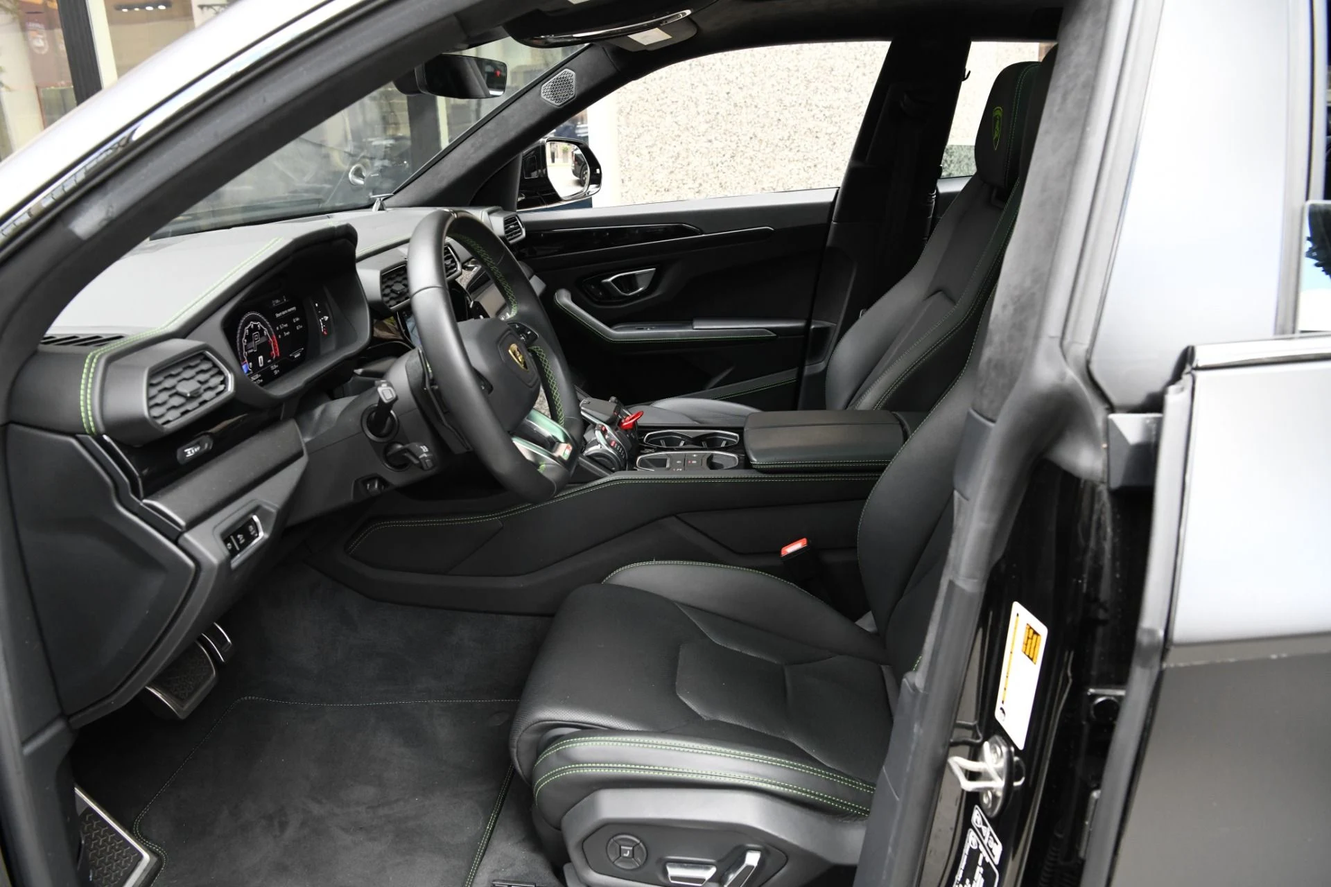 mph008_151084405_Used_2021_Lamborghini_Urus_1762030154_c476b2ae0e